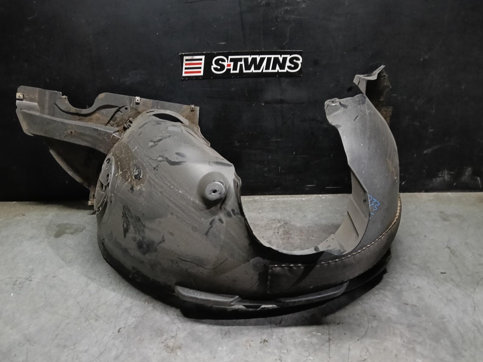 Used auto part listing image: 2022 VOLKSWAGEN T-CROSS LEFT GUARD LINER FRONT, C1, 01/20- 0000413629