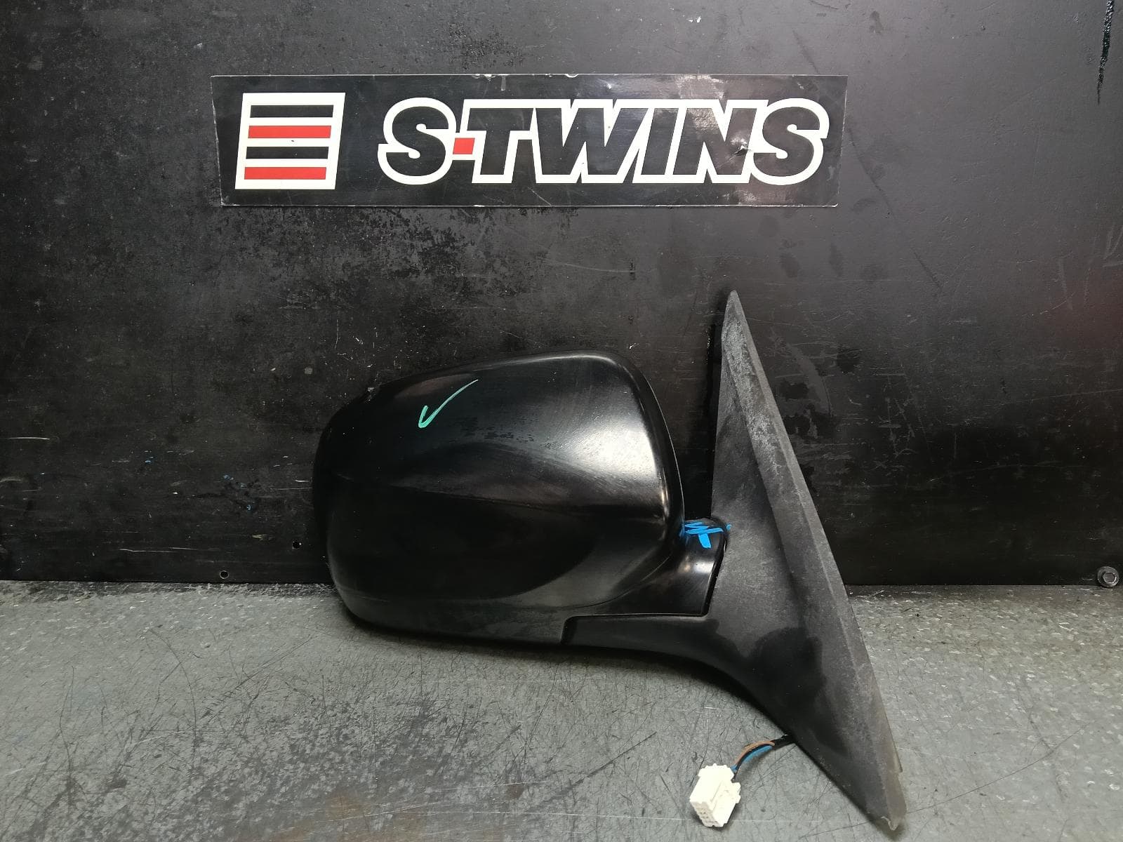 Used auto part listing image: 2012 SUBARU FORESTER RIGHT DOOR MIRROR SH, BLACK, NON FLASHER, NON HEATED, SMALL TYPE, (3 WIRE), 08/10-08/12