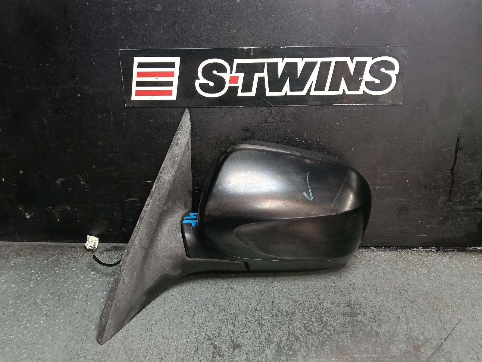 Used auto part listing image: 2012 SUBARU FORESTER LEFT DOOR MIRROR SH, BLACK, NON FLASHER, NON HEATED, SMALL TYPE, (3 WIRE), 08/10-08/12