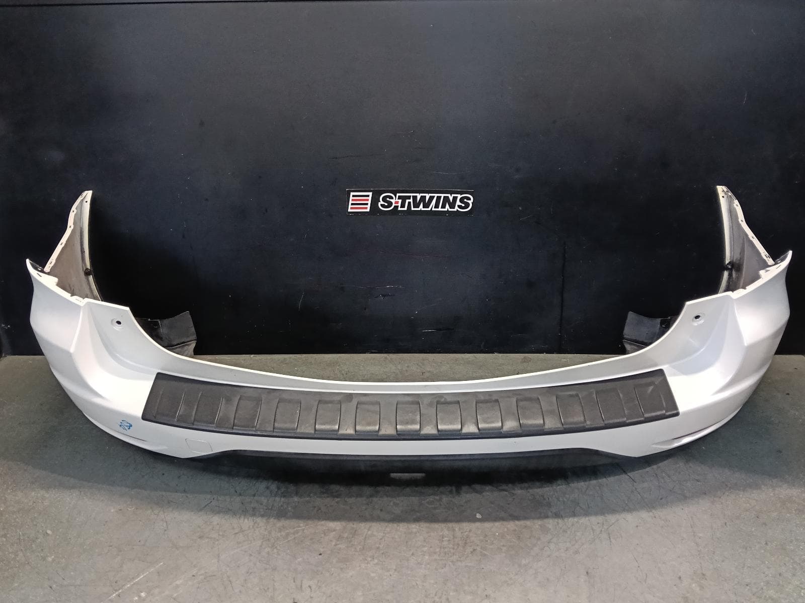 Used auto part listing image: 2012 SUBARU FORESTER REAR BUMPER NON PARKING SENSORS TYPE, 02/08-12/12 0000405425