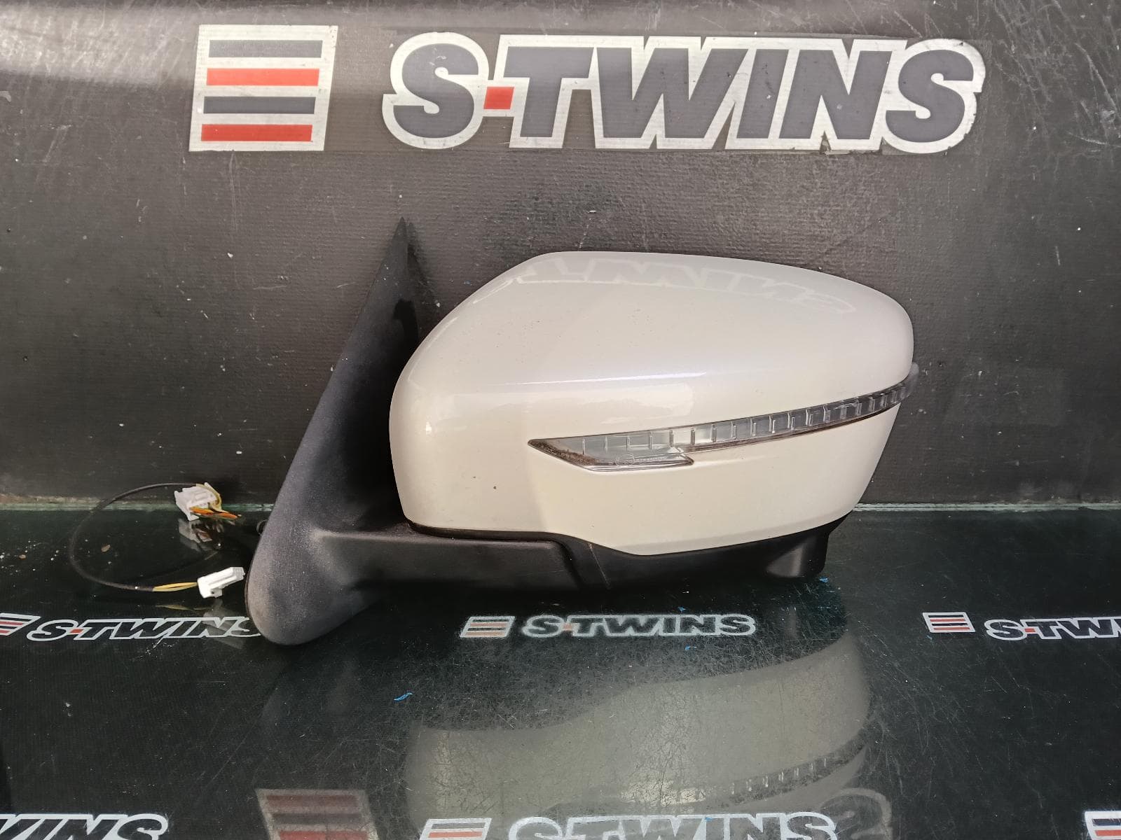 Used auto part listing image: 2016 NISSAN JUKE LEFT DOOR MIRROR F15, POWER FOLDING, W/ INDICATOR & CAMERA TYPE, 01/15-12/19 0000400790