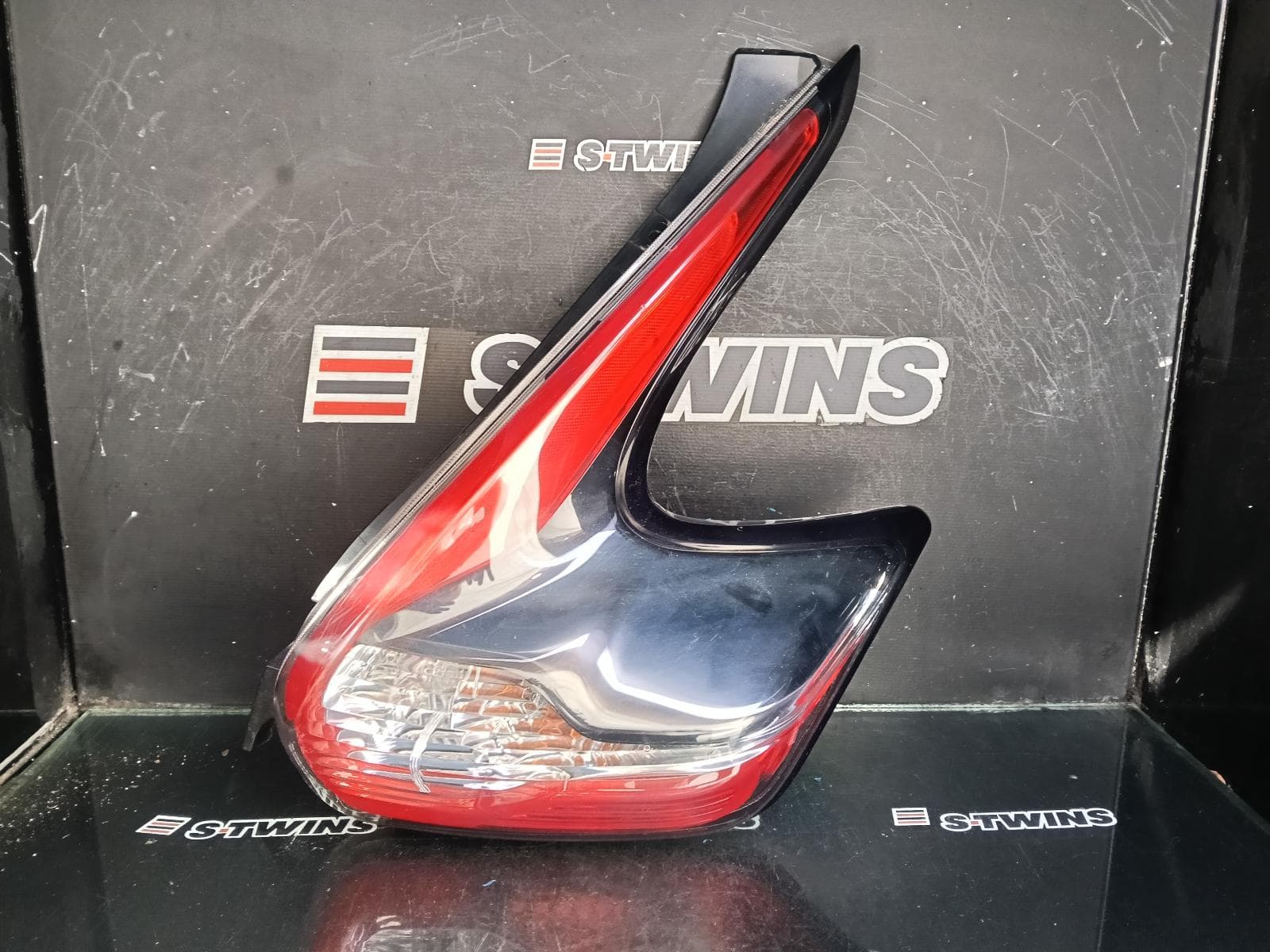 Used auto part listing image: 2016 NISSAN JUKE RIGHT TAILLIGHT F15, LED, CLEAR TYPE, 01/15-12/19 0000400793