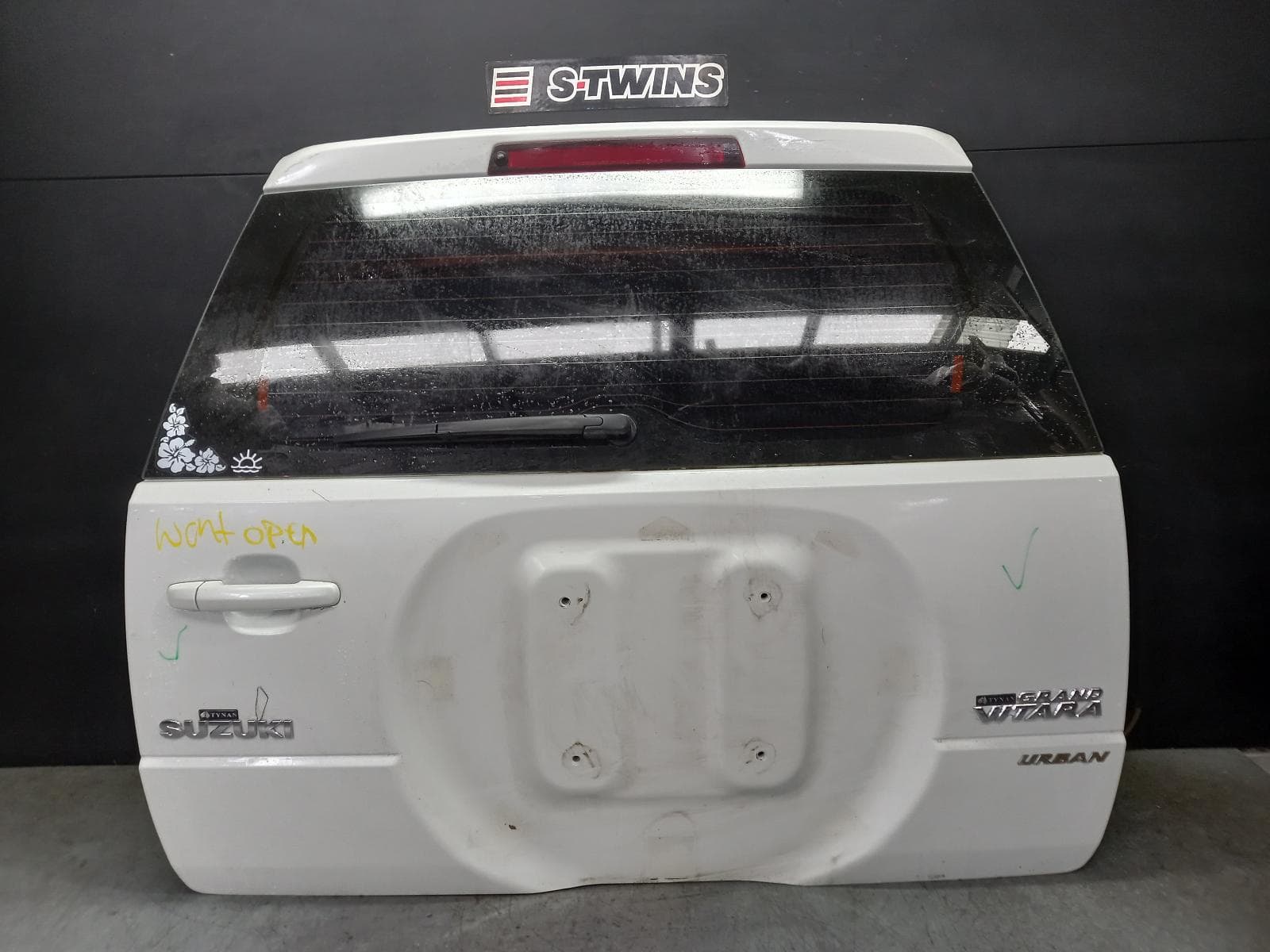 Used auto part listing image: 2011 SUZUKI VITARA BOOTLID TAILGATE TAILGATE, GRAND VITARA, JT, WAGON, 08/08-12/18 0000401785