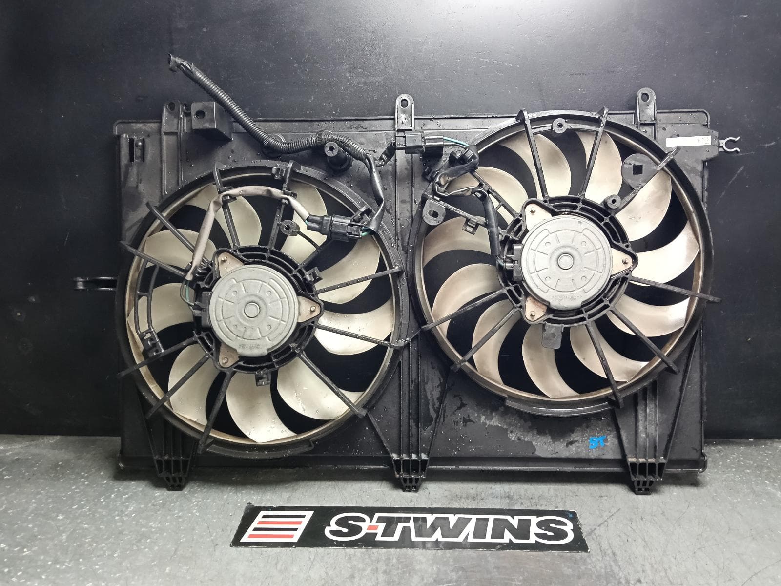 Used auto part listing image: 2014 MITSUBISHI OUTLANDER FAN DUAL FAN ASSY, 2.4, PETROL, ZJ-ZL, 10/12-07/21 0000419540