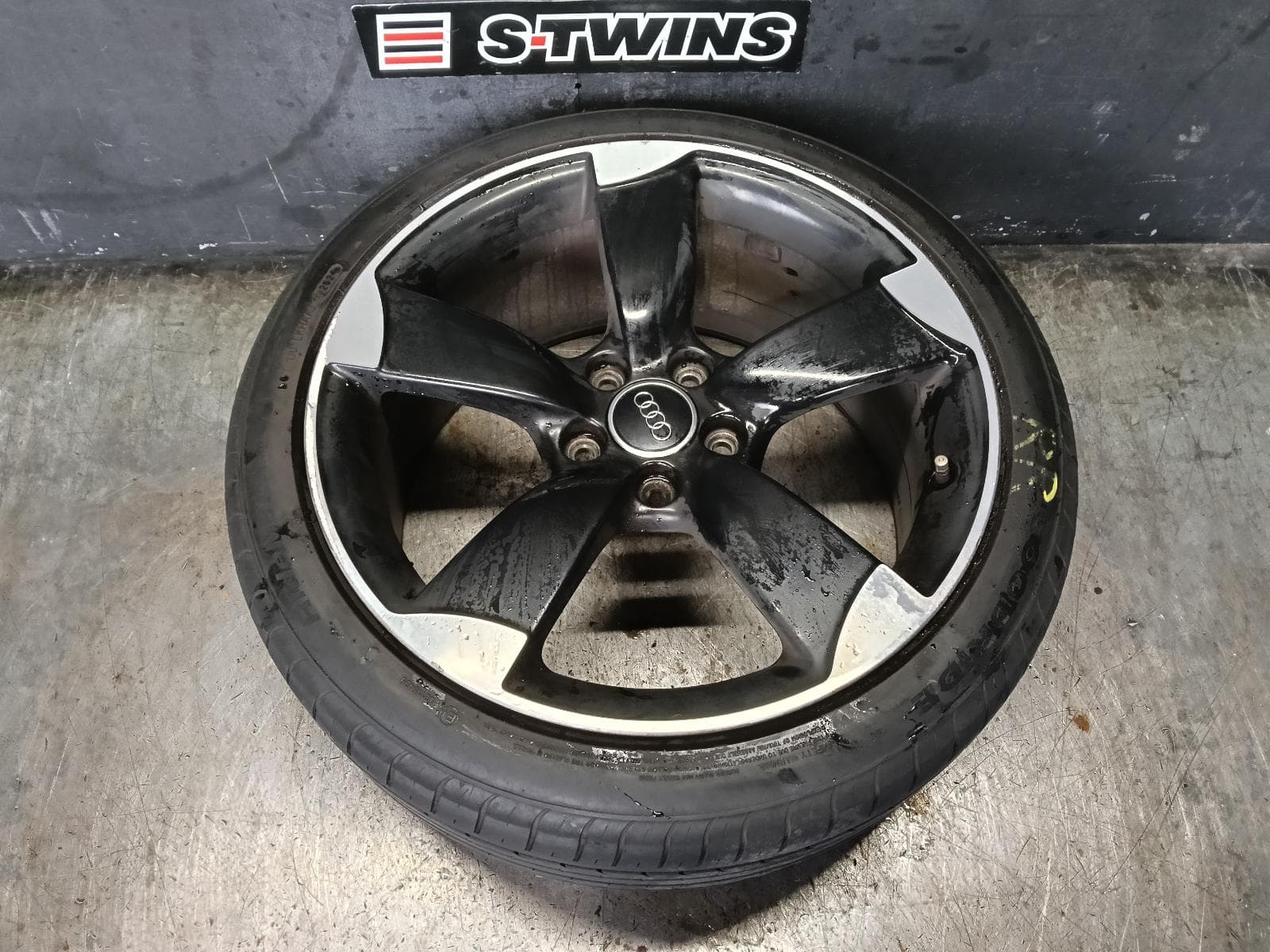 Used auto part listing image: 2015 AUDI A3 WHEEL MAG FACTORY, 18X7.5IN, BLACK, 8V, 03/13-10/20 0000429258