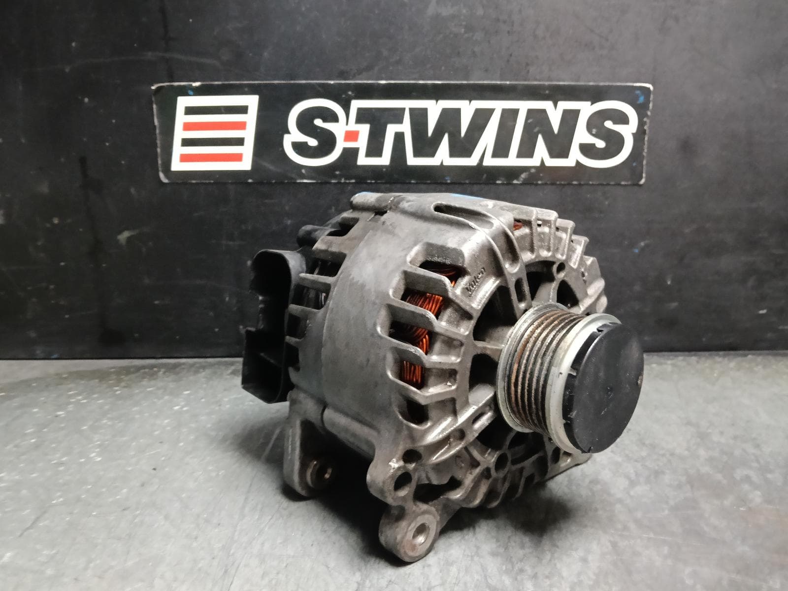 Used auto part listing image: 2018 VOLKSWAGEN AMAROK ALTERNATOR DIESEL, 3.0, DDXC CODE, 2H, 09/16-09/22 0000416400