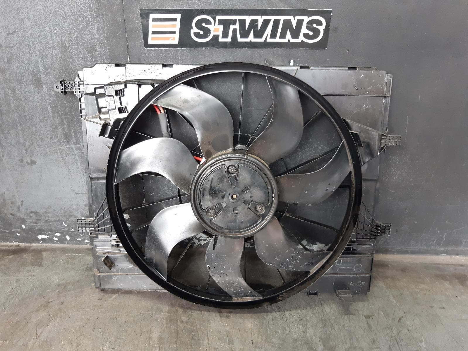 Used auto part listing image: 2017 MERCEDES GLC CLASS FAN RADIATOR FAN, 850 WATT, GLC250/250d/300/350/350d/43 AMG, X253/C253, 09/15- 0000308846