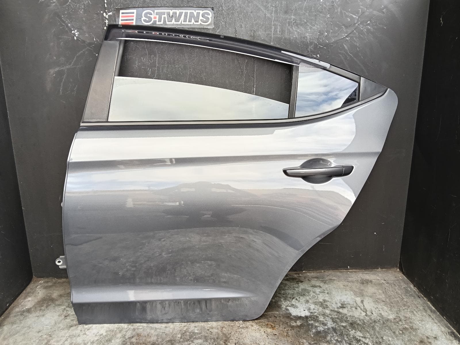 Used auto part listing image: 2017 HYUNDAI ELANTRA LEFT REAR DOOR SLIDING AD, 12/15-12/20