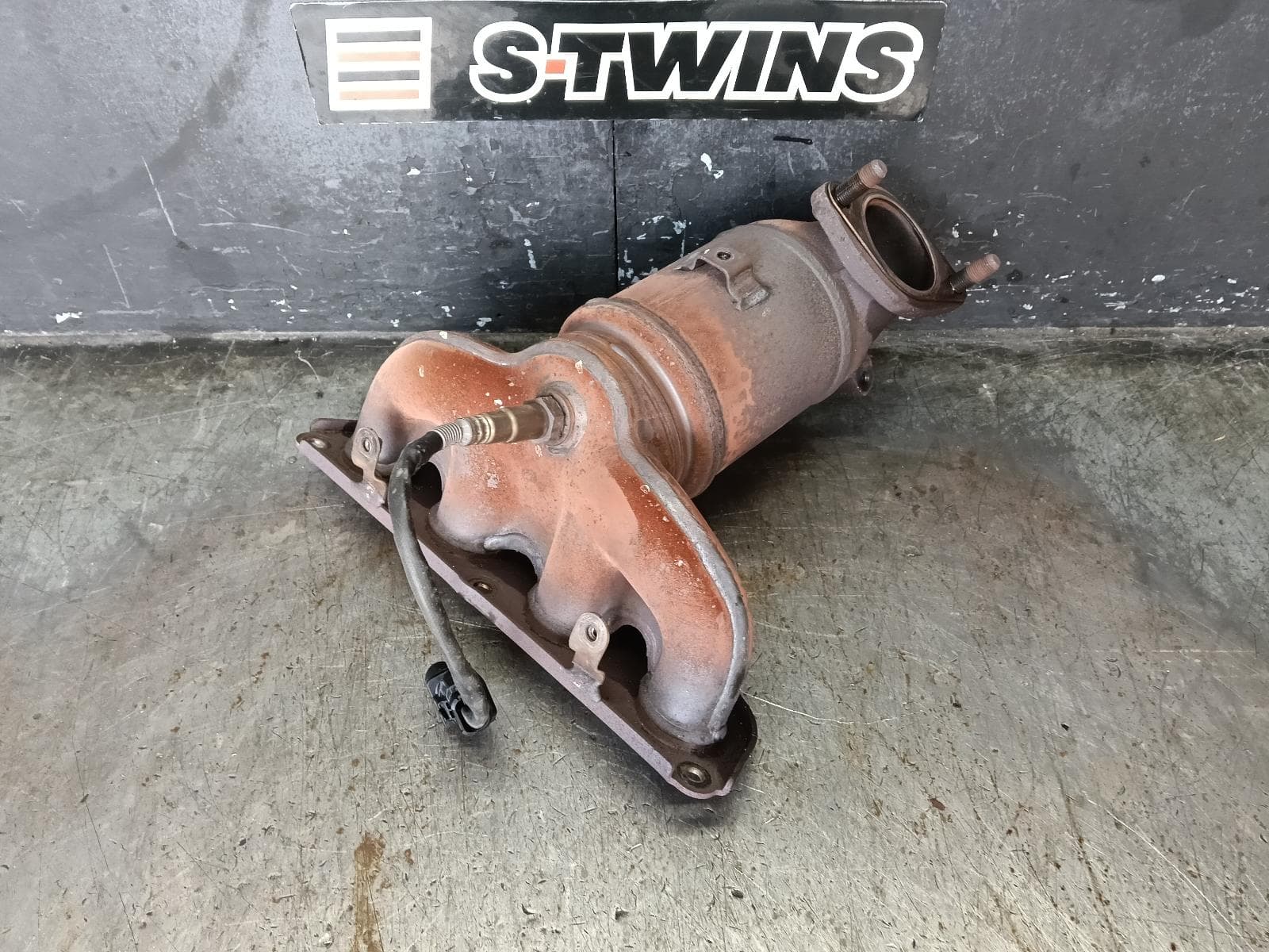 Used auto part listing image: 2017 HYUNDAI ELANTRA CATALYTIC CONVERTER MANIFOLD-CAT TYPE, 2.0, AD, 12/15-12/20