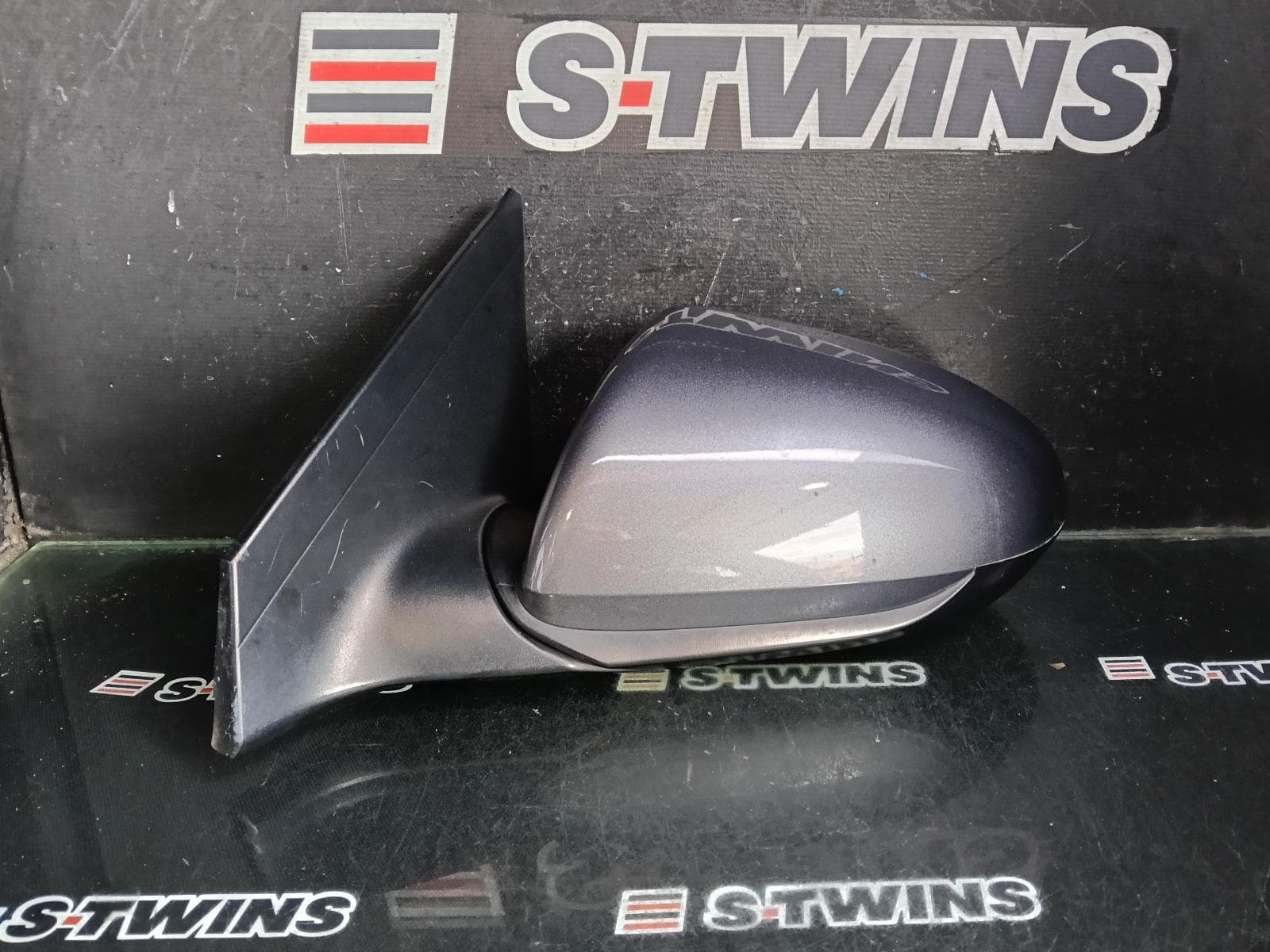 Used auto part listing image: 2017 HYUNDAI ELANTRA LEFT DOOR MIRROR AD, MANUAL FOLD, W/ INDICATOR TYPE, 12/15-09/18