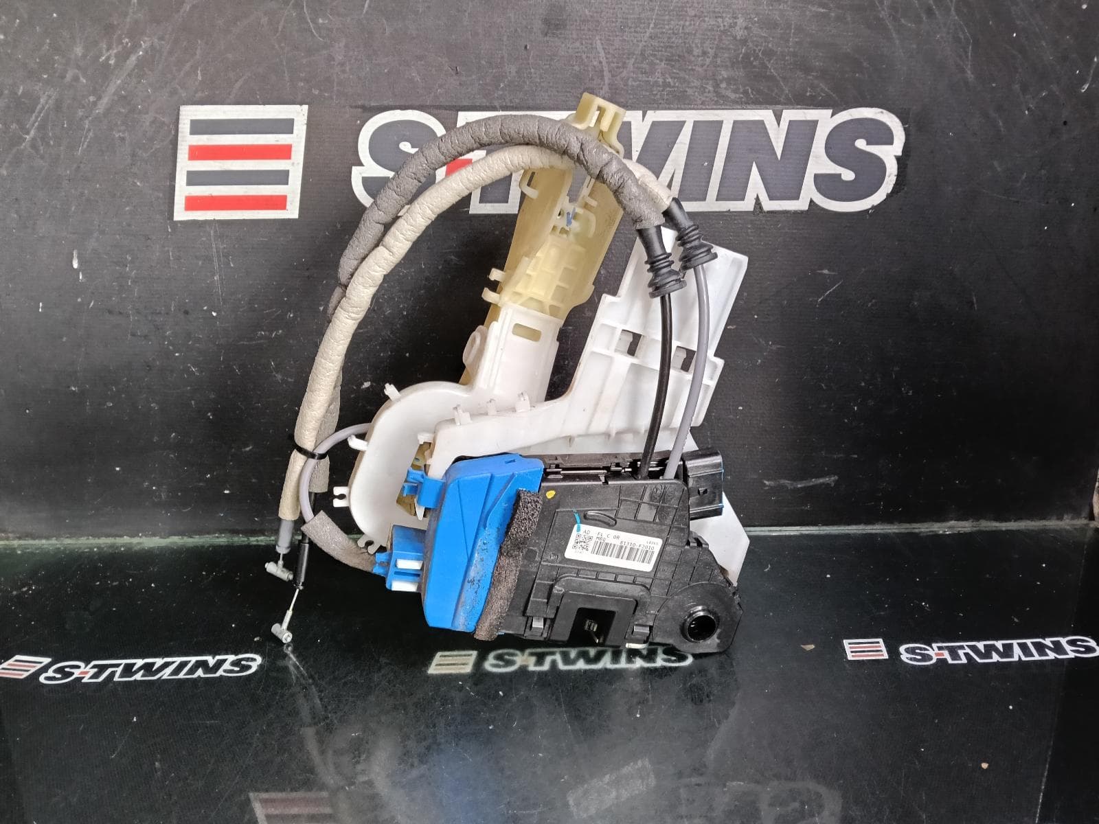 Used auto part listing image: 2017 HYUNDAI ELANTRA DOOR BOOT GATE LOCK LEFT FRONT DOOR LOCK, AD, 12/15-12/20