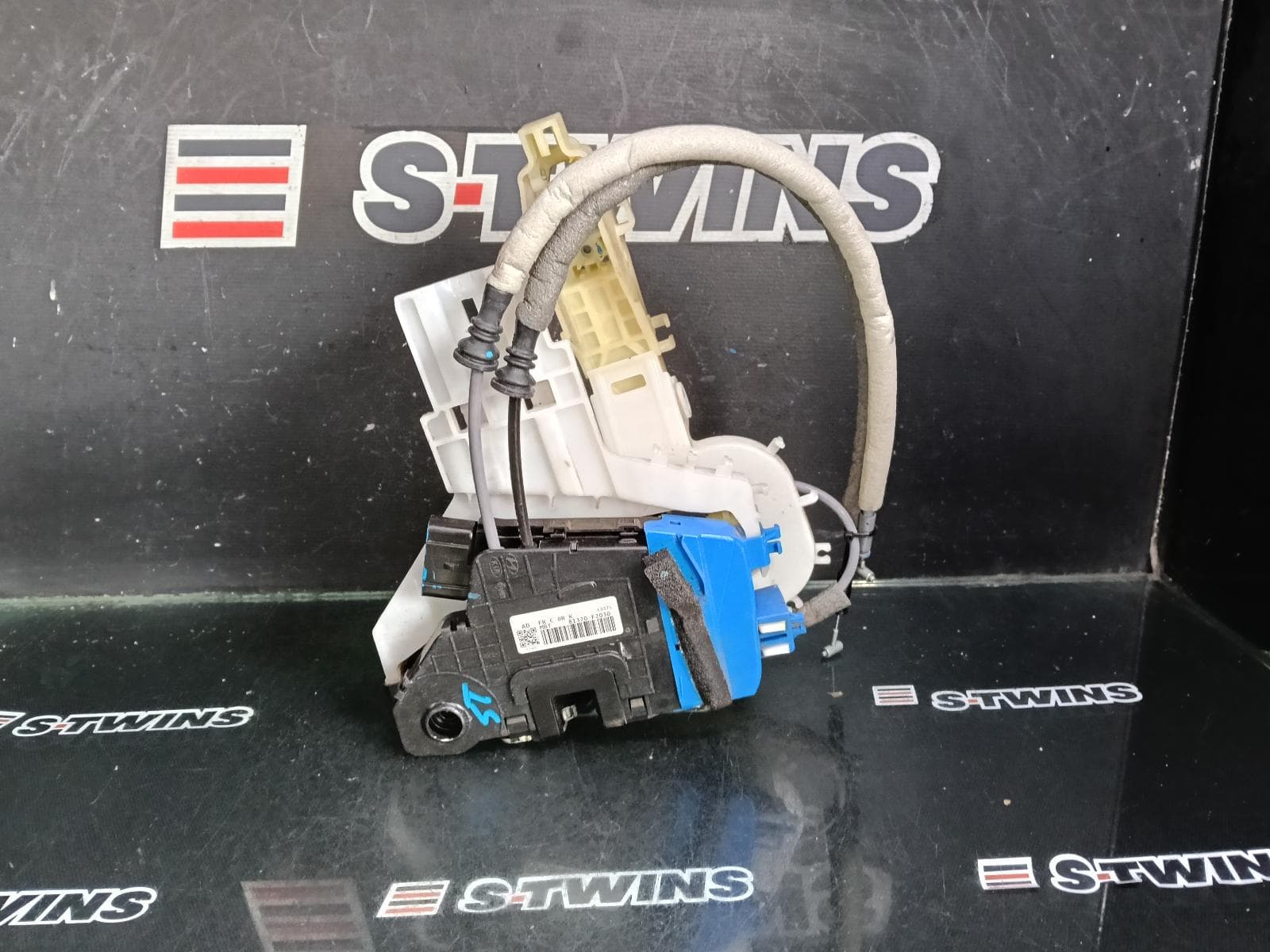 Used auto part listing image: 2017 HYUNDAI ELANTRA DOOR BOOT GATE LOCK RIGHT FRONT DOOR LOCK, AD, 12/15-12/20