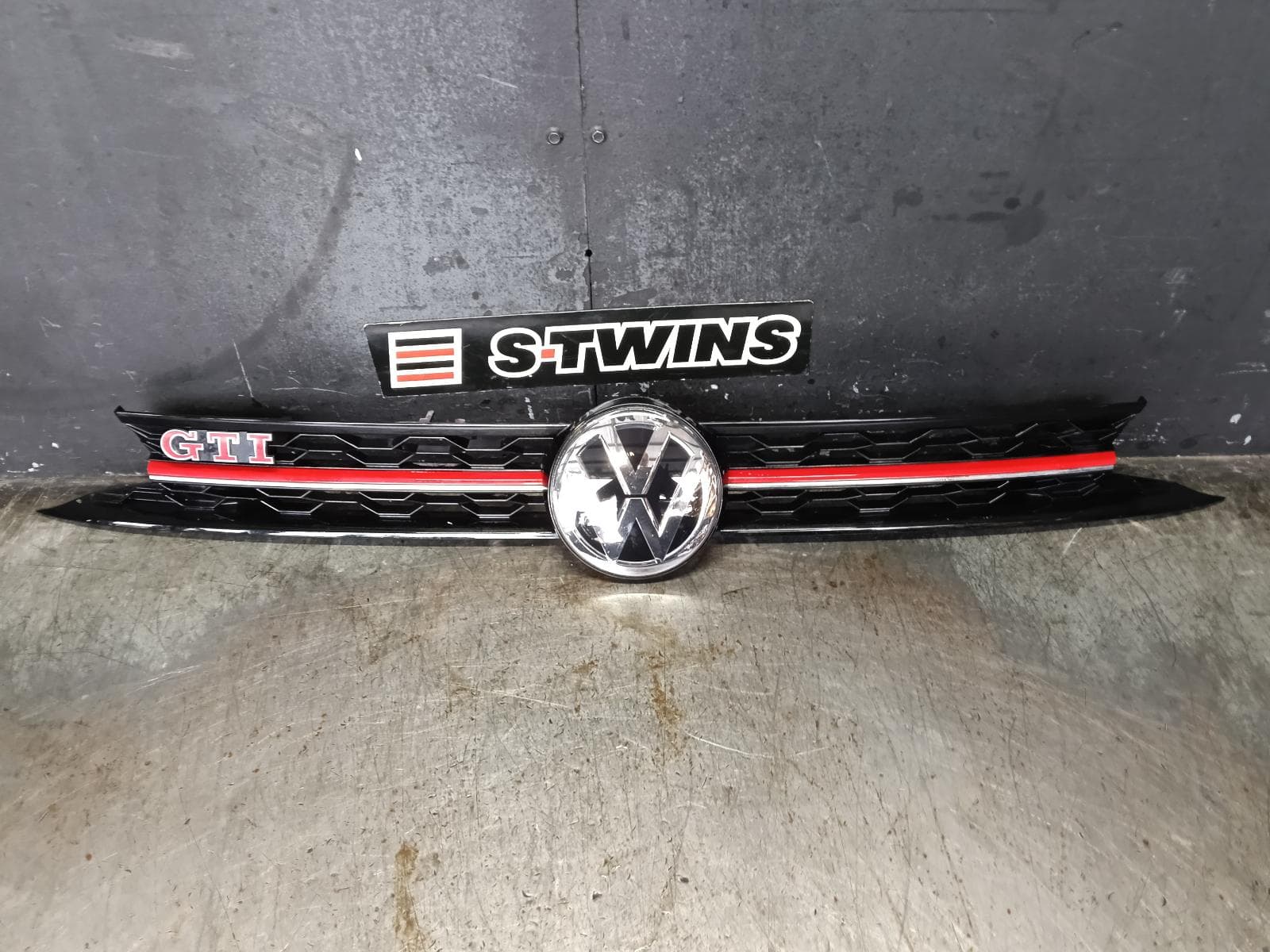Used auto part listing image: 2018 VOLKSWAGEN POLO GRILLE AW, RADIATOR GRILLE, GTI, 08/18-01/22