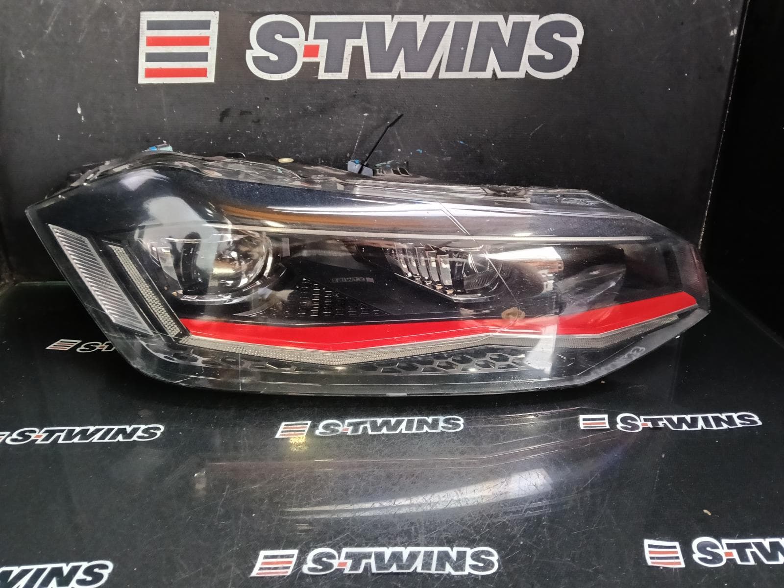 Used auto part listing image: 2018 VOLKSWAGEN POLO RIGHT HEADLAMP AW, W/ LED TYPE, 09/17-01/22