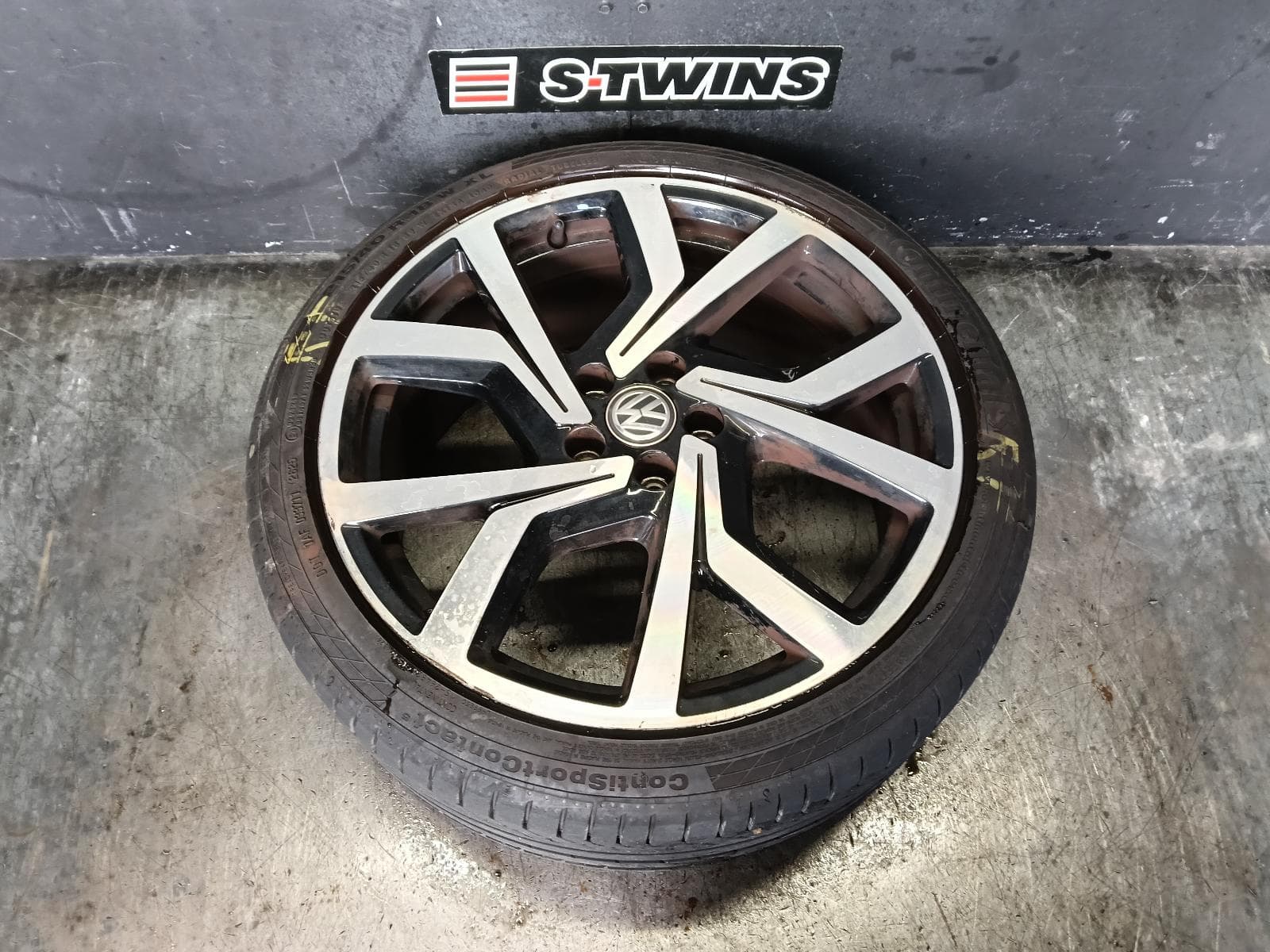 Used auto part listing image: 2018 VOLKSWAGEN POLO WHEEL MAG AW, FACTORY, 18X7.5IN, BRESCIA, 5 Y SPOKE, BI-COLOUR, 08/18-01/22