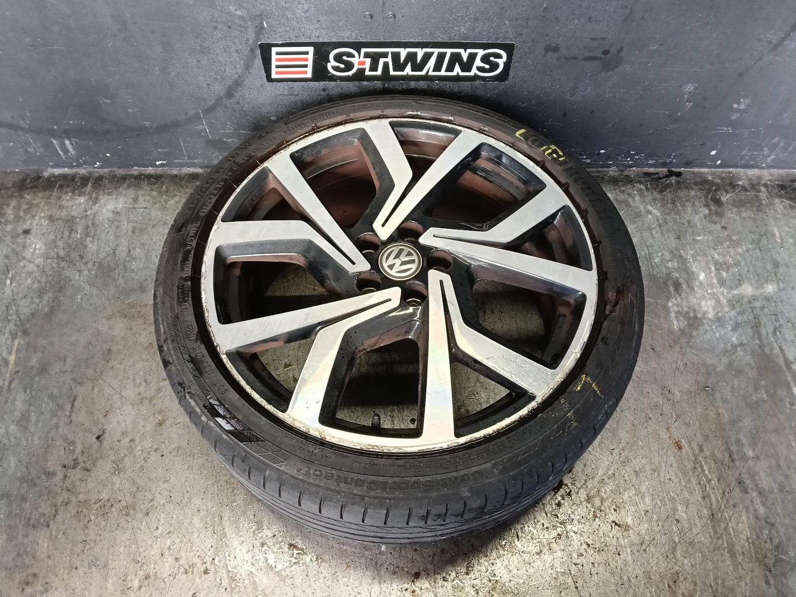 Used auto part listing image: 2018 VOLKSWAGEN POLO WHEEL MAG AW, FACTORY, 18X7.5IN, BRESCIA, 5 Y SPOKE, BI-COLOUR, 08/18-01/22