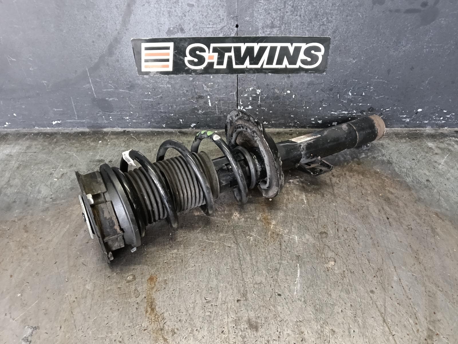 Used auto part listing image: 2018 VOLKSWAGEN POLO RIGHT FRONT STRUT AW, ELECTRONIC TYPE, 09/17