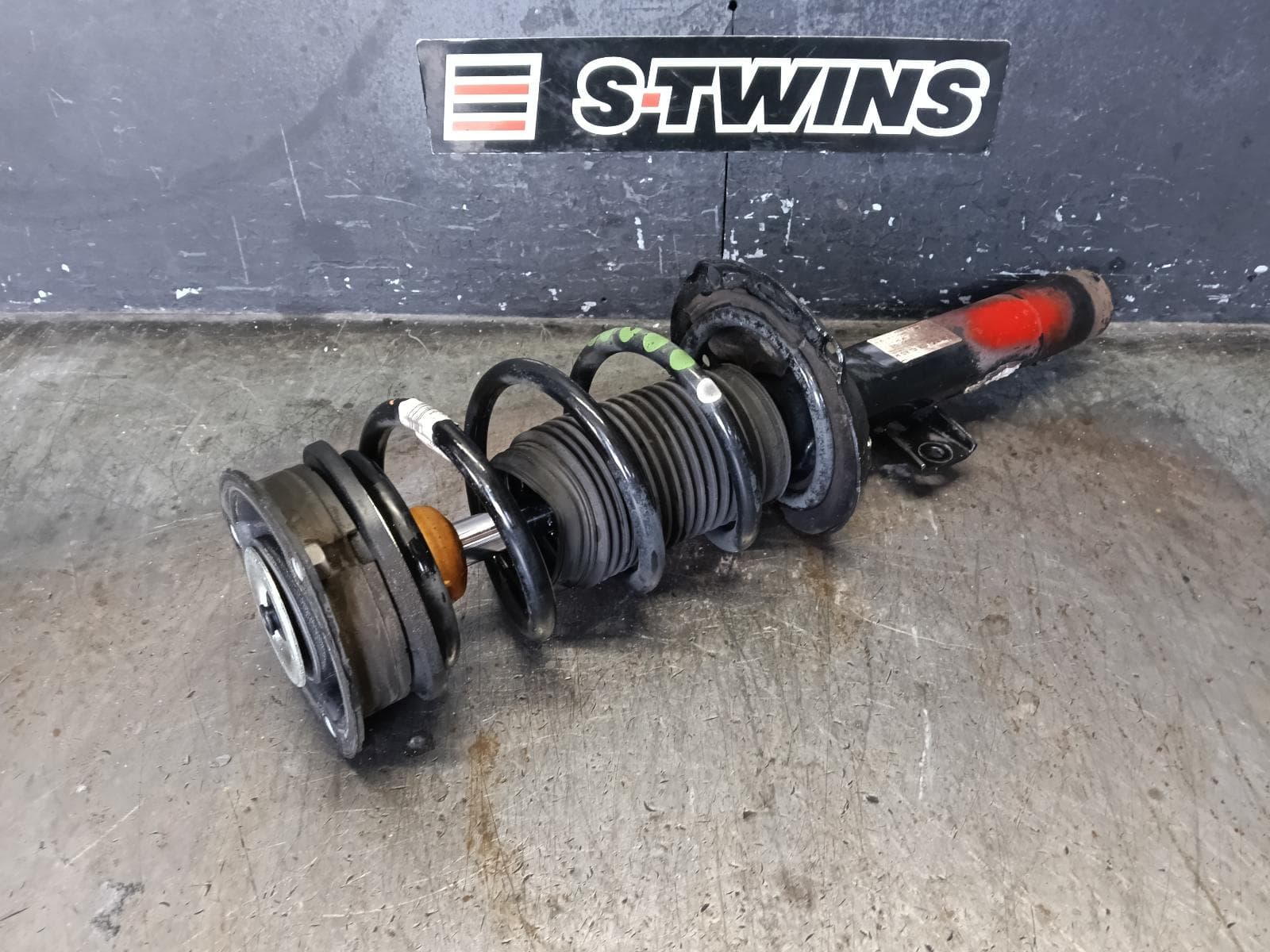 Used auto part listing image: 2018 VOLKSWAGEN POLO LEFT FRONT STRUT AW, ELECTRONIC TYPE, 09/17