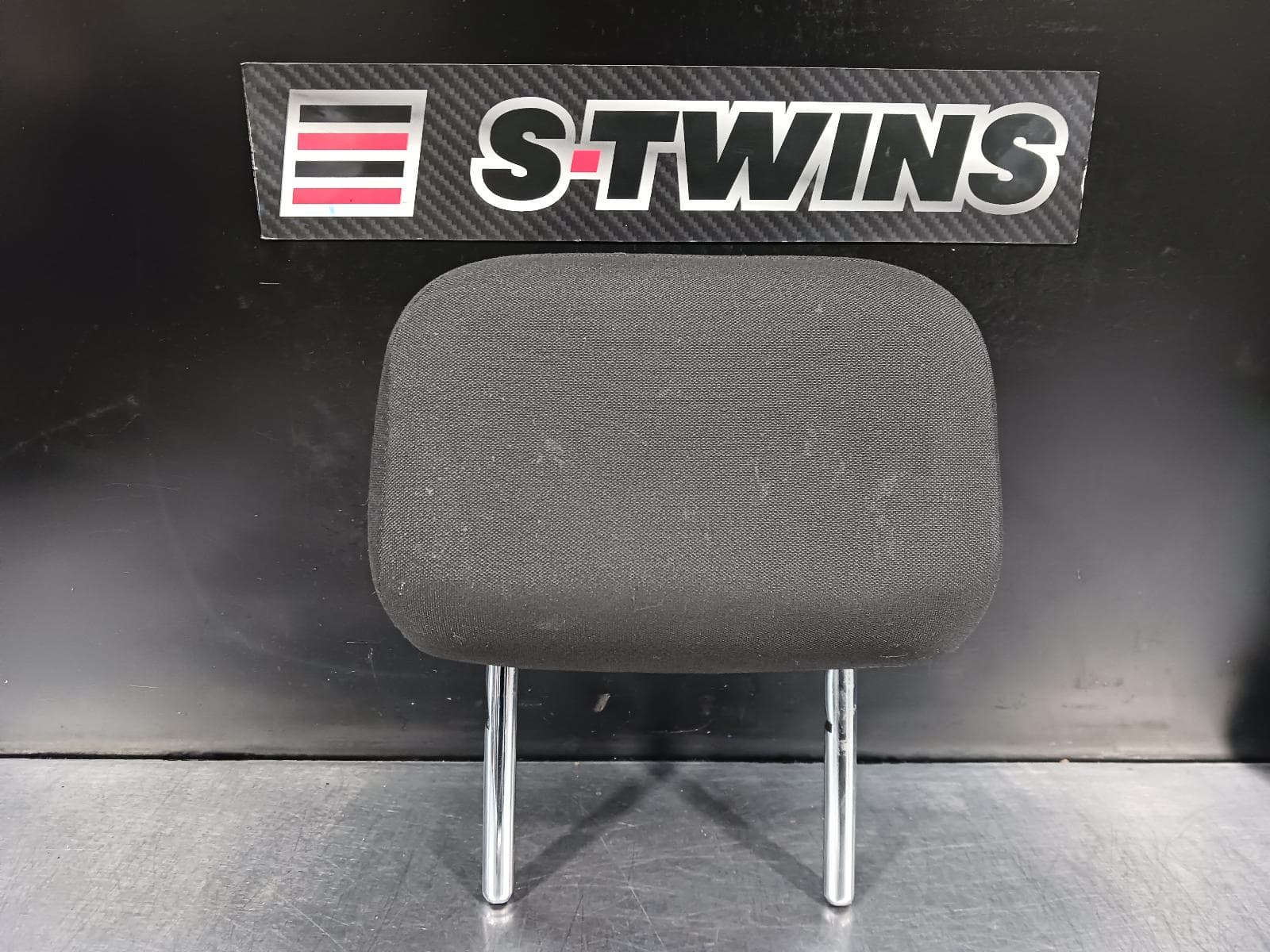 Used auto part listing image: 2018 VOLKSWAGEN POLO HEADREST AW, 09/17- 0000227350