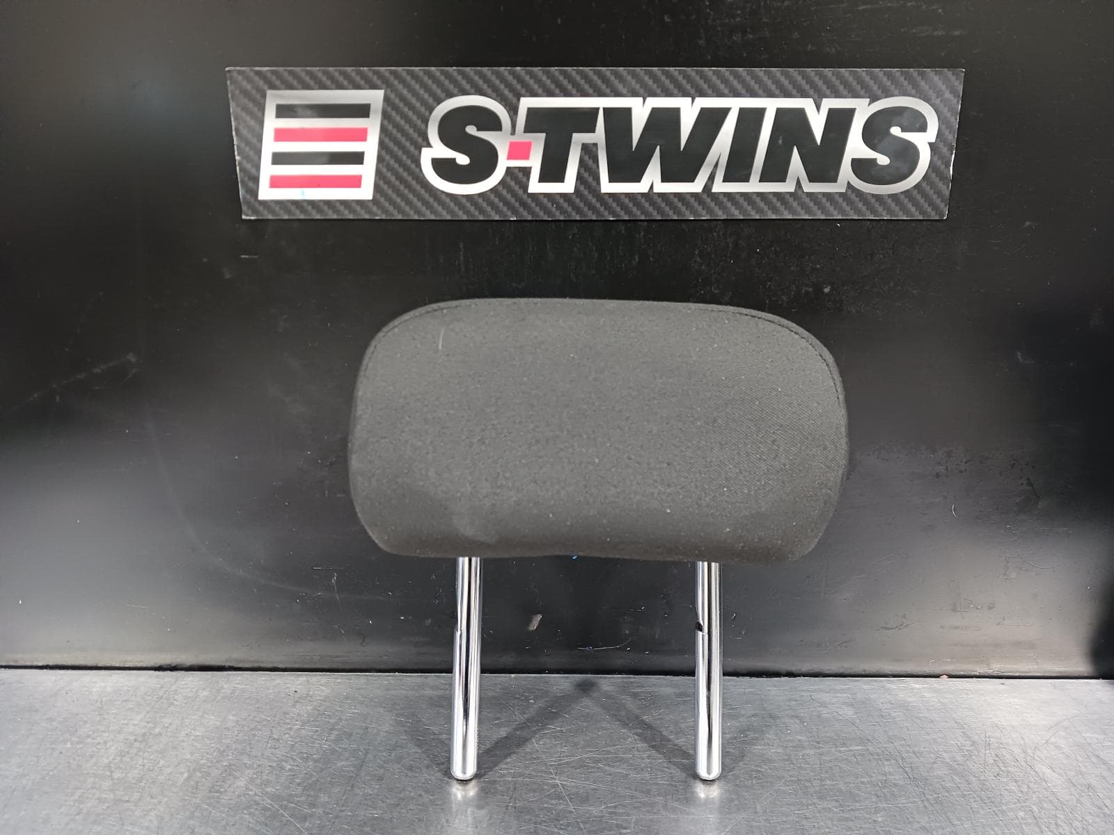 Used auto part listing image: 2018 VOLKSWAGEN POLO HEADREST AW, 09/17- 0000227351