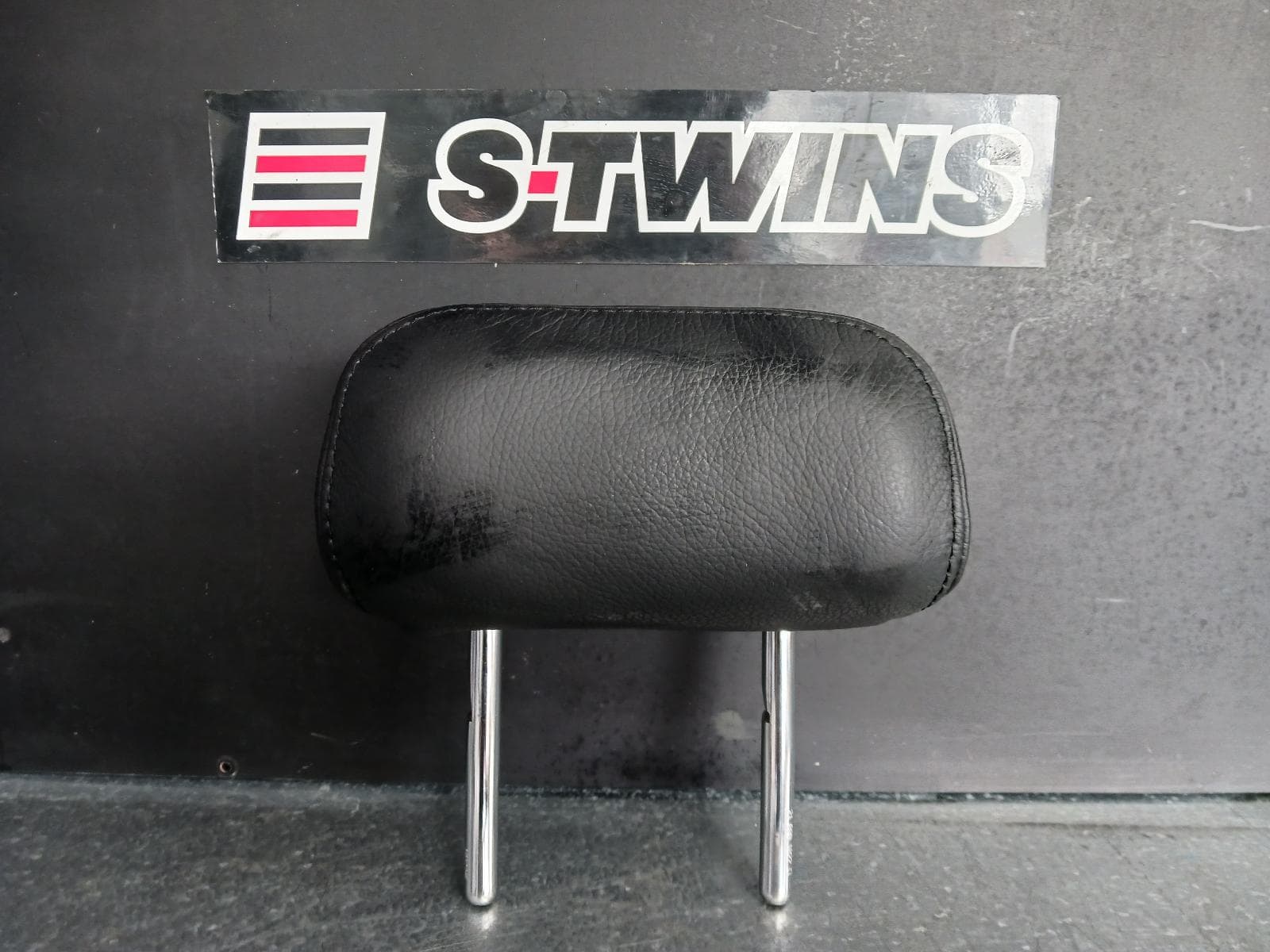 Used auto part listing image: 2021 VOLKSWAGEN POLO HEADREST AW, 09/17- 0000315472