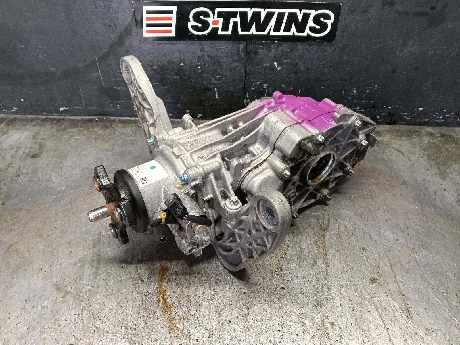 Used auto part listing image: 2015 MERCEDES GLA CLASS DIFFERENTIAL CENTRE REAR, GLA250 SPORT, X156, 04/14-01/20 0000429529