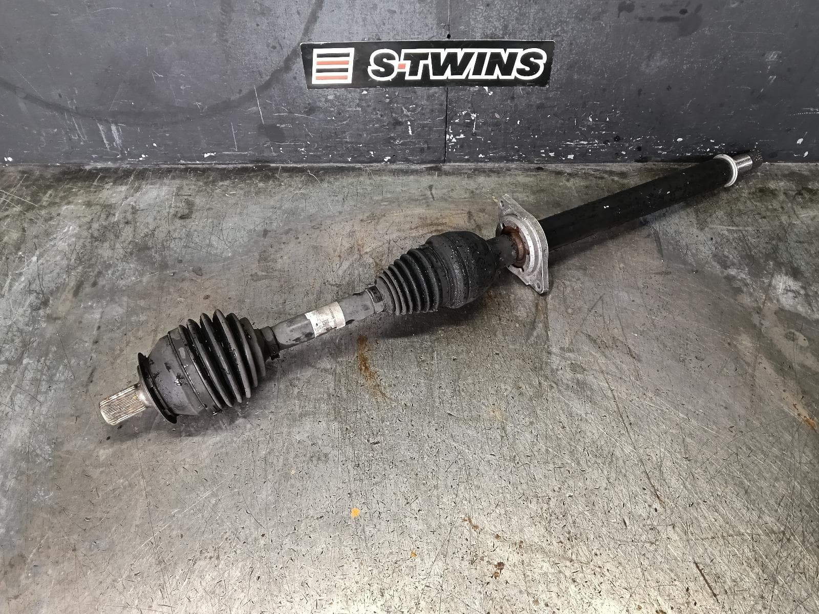 Used auto part listing image: 2015 MERCEDES GLA CLASS RIGHT DRIVESHAFT FRONT, 2.0, PETROL, X156, 04/14-06/16 0000429530