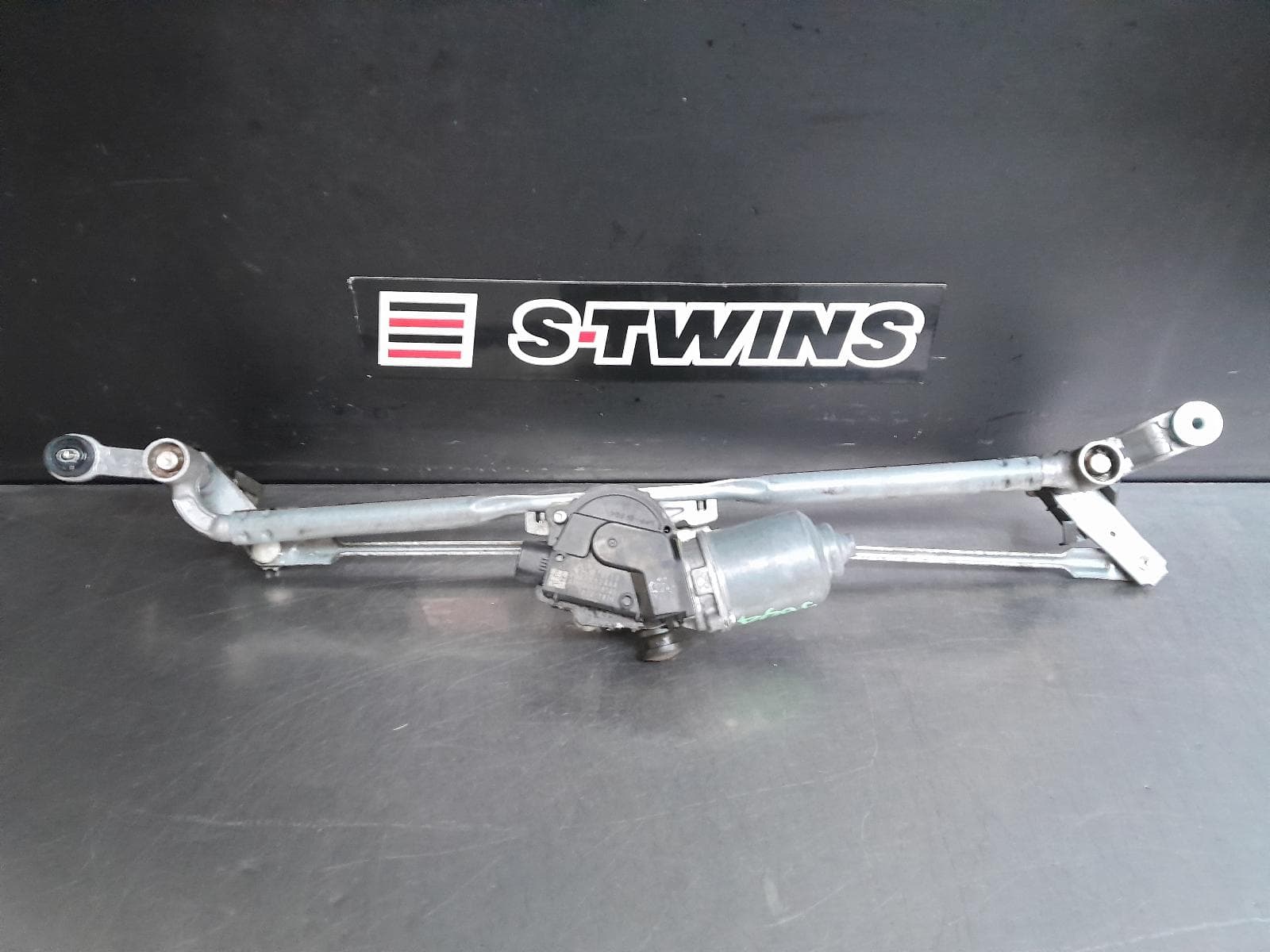 Used auto part listing image: 2017 JEEP GRANDCHEROKEE WIPER MOTOR FRONT, WK, 09/16-02/22 0000278252