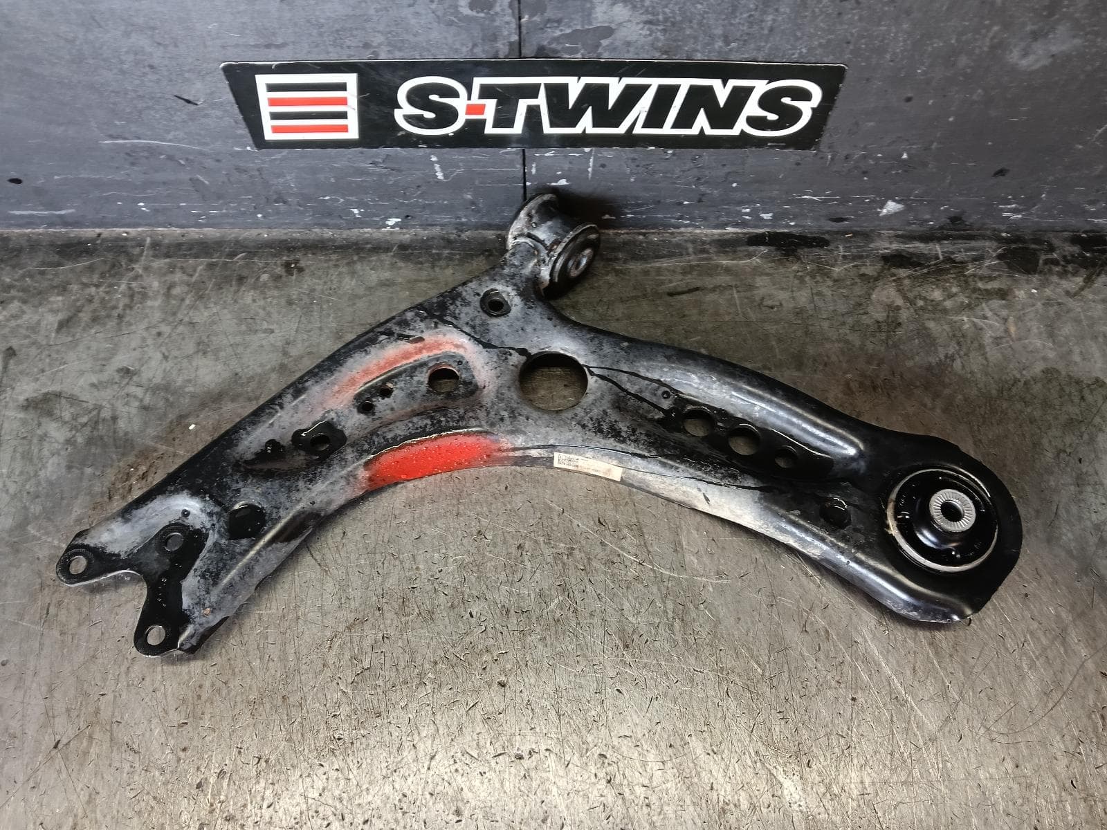 Used auto part listing image: 2016 AUDI A3 LEFT FRONT LOWER CONTROL ARM 8V, A3/S3, SEDAN/HATCH/CABRIO, 03/13-10/20 0000423253