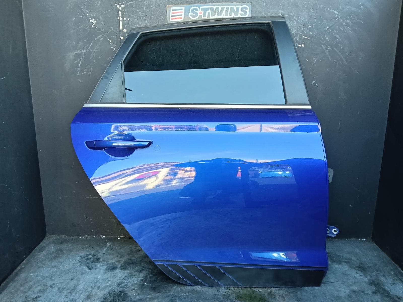 Used auto part listing image: 2022 HYUNDAI I30 RIGHT REAR DOOR SLIDING PD, HATCH (S. KOREA VIN KMHH), 03/17-12/23 0000427207