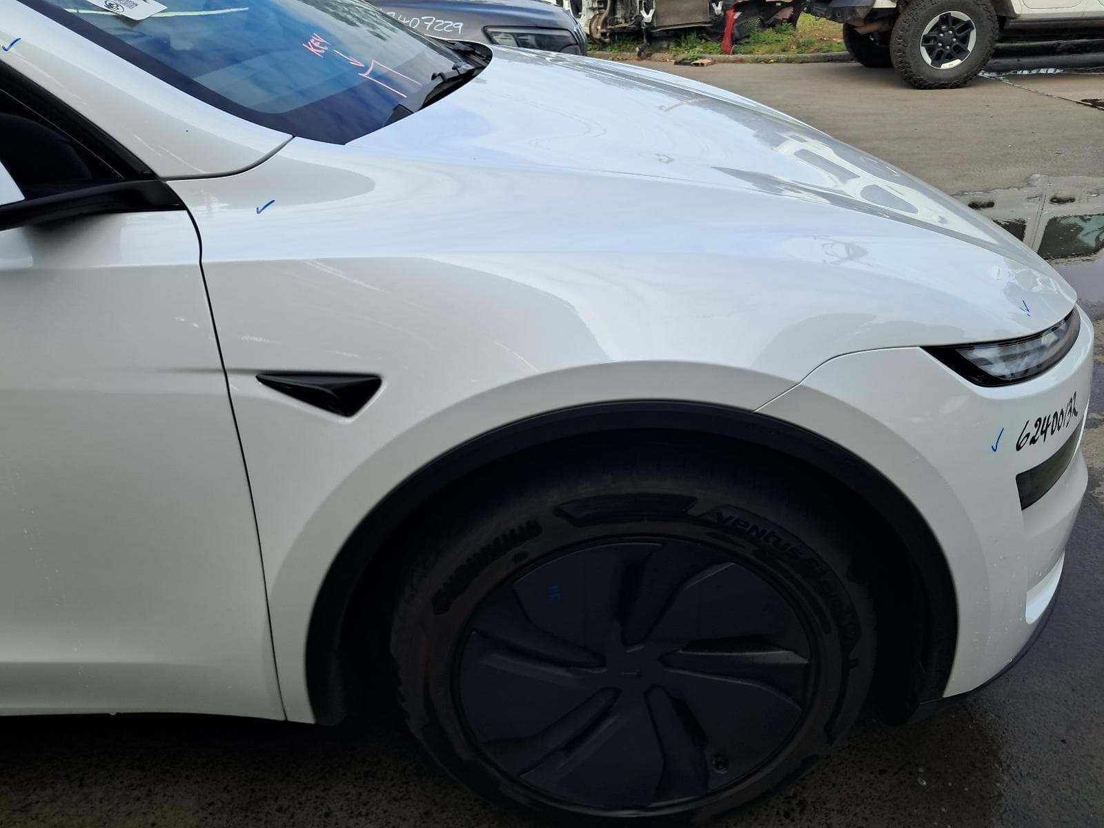 2025 TESLA MODEL Y 12
