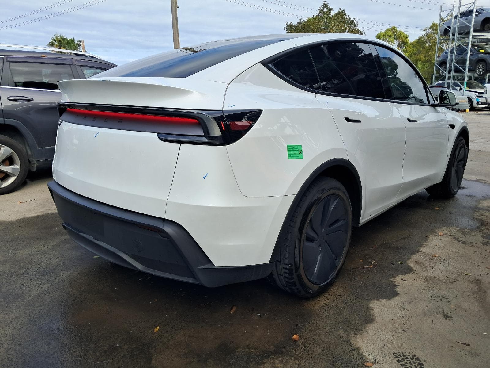 2025 TESLA MODEL Y 5