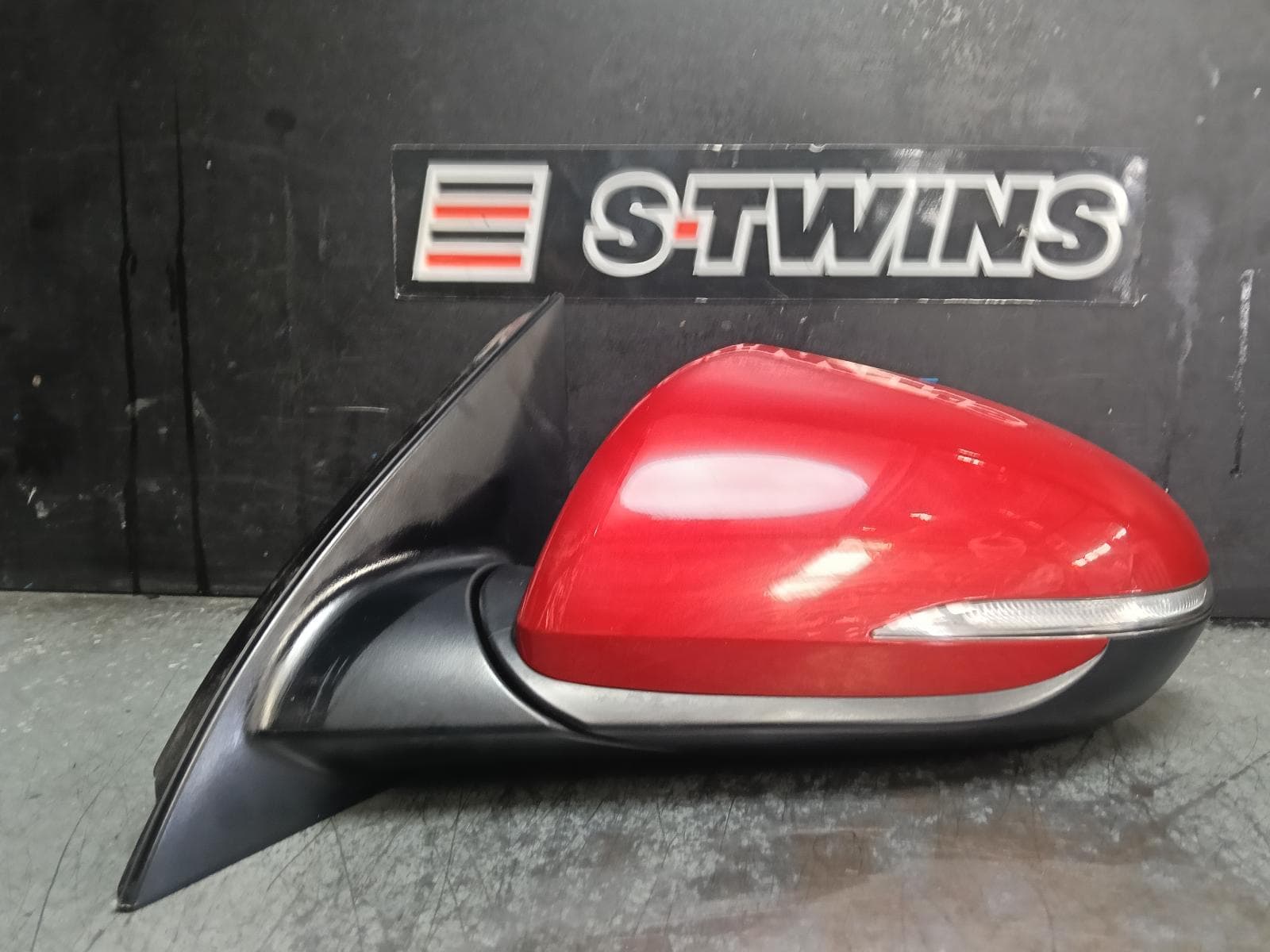 Used auto part listing image: 2020 HYUNDAI I30 LEFT DOOR MIRROR PD, HATCH (S.KOREA VIN KMHH), W/ POWER FOLD, INDICATOR, BLIND SPOT TYPE, 03/17-12/23