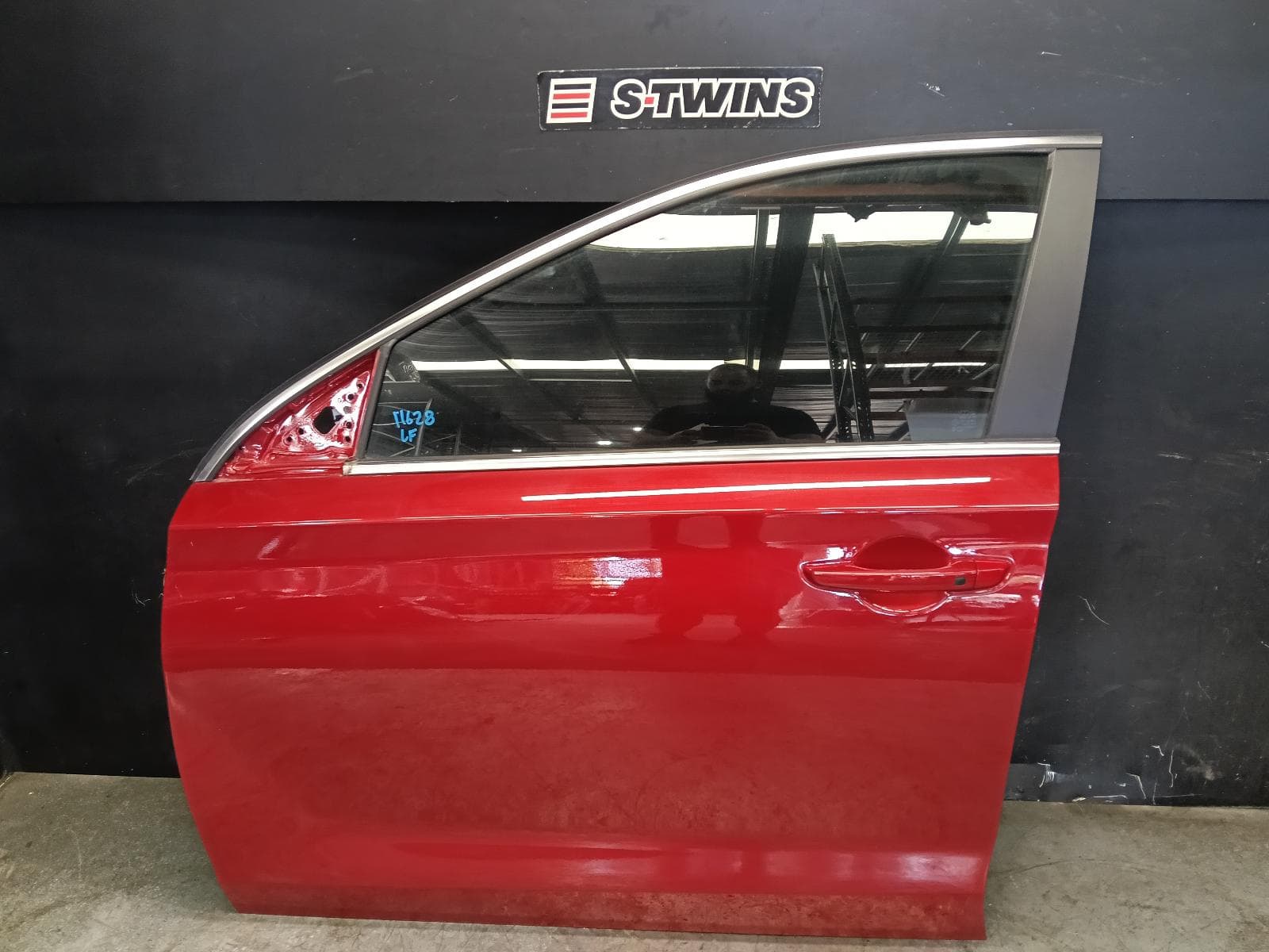 Used auto part listing image: 2020 HYUNDAI I30 LEFT FRONT DOOR PD, HATCH (S. KOREA VIN KMHH), 03/17-12/23