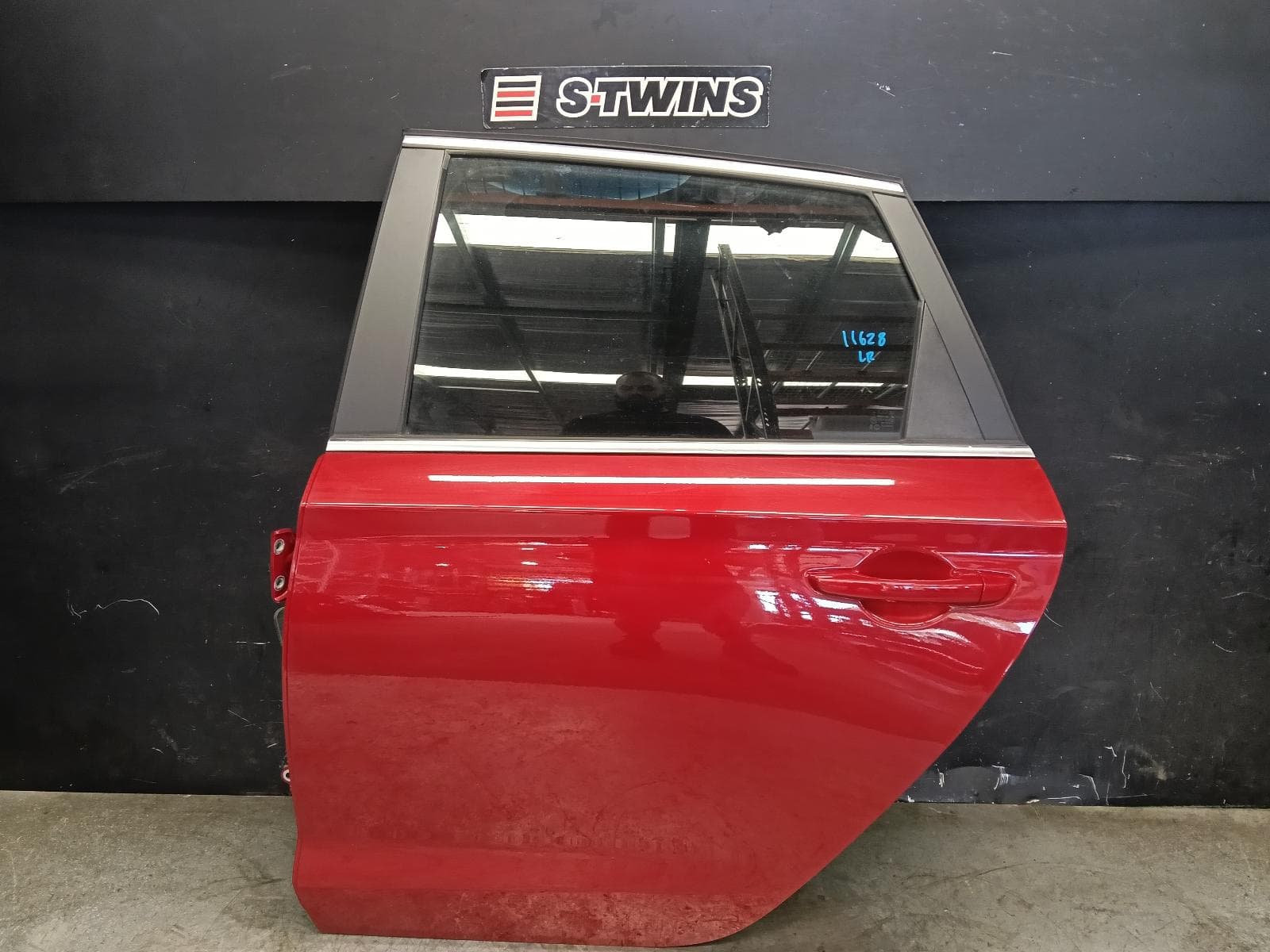 Used auto part listing image: 2020 HYUNDAI I30 LEFT REAR DOOR SLIDING PD, HATCH (S. KOREA VIN KMHH), 03/17-12/23