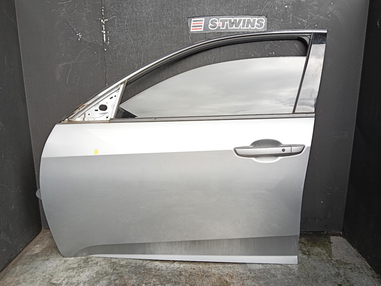 Used auto part listing image: 2017 HONDA CIVIC LEFT FRONT DOOR 10TH GEN, SEDAN/HATCH, VTi/VTi-S/VTi-L/RS/VTi-LX, 05/16-08/21
