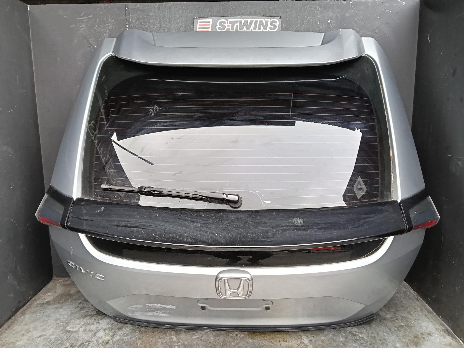 Used auto part listing image: 2017 HONDA CIVIC BOOTLID TAILGATE TAILGATE, 10TH GEN, HATCH, VTi/VTi-S/VTi-L/RS/VTi-LX, SPOILERED TYPE, 02/17-08/21