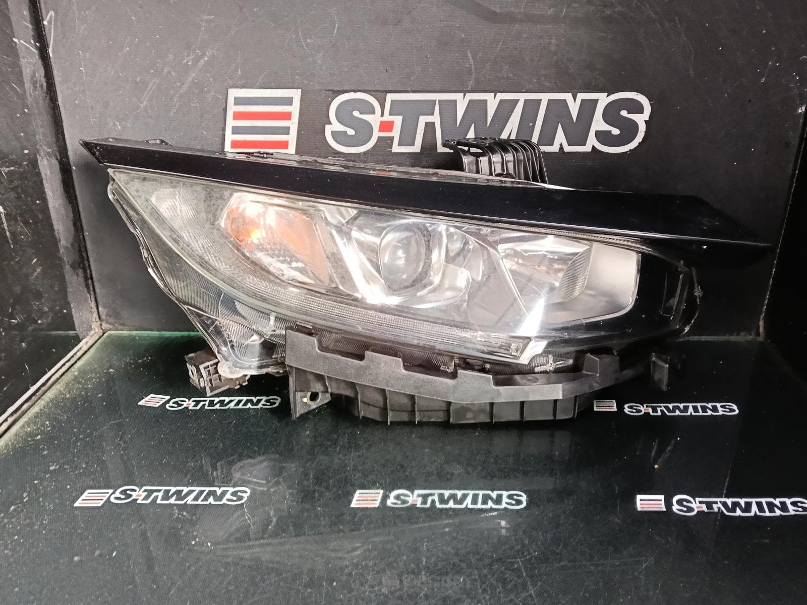 Used auto part listing image: 2017 HONDA CIVIC RIGHT HEADLAMP 10TH GEN, HATCH/SEDAN, HALOGEN TYPE, 05/16-08/21