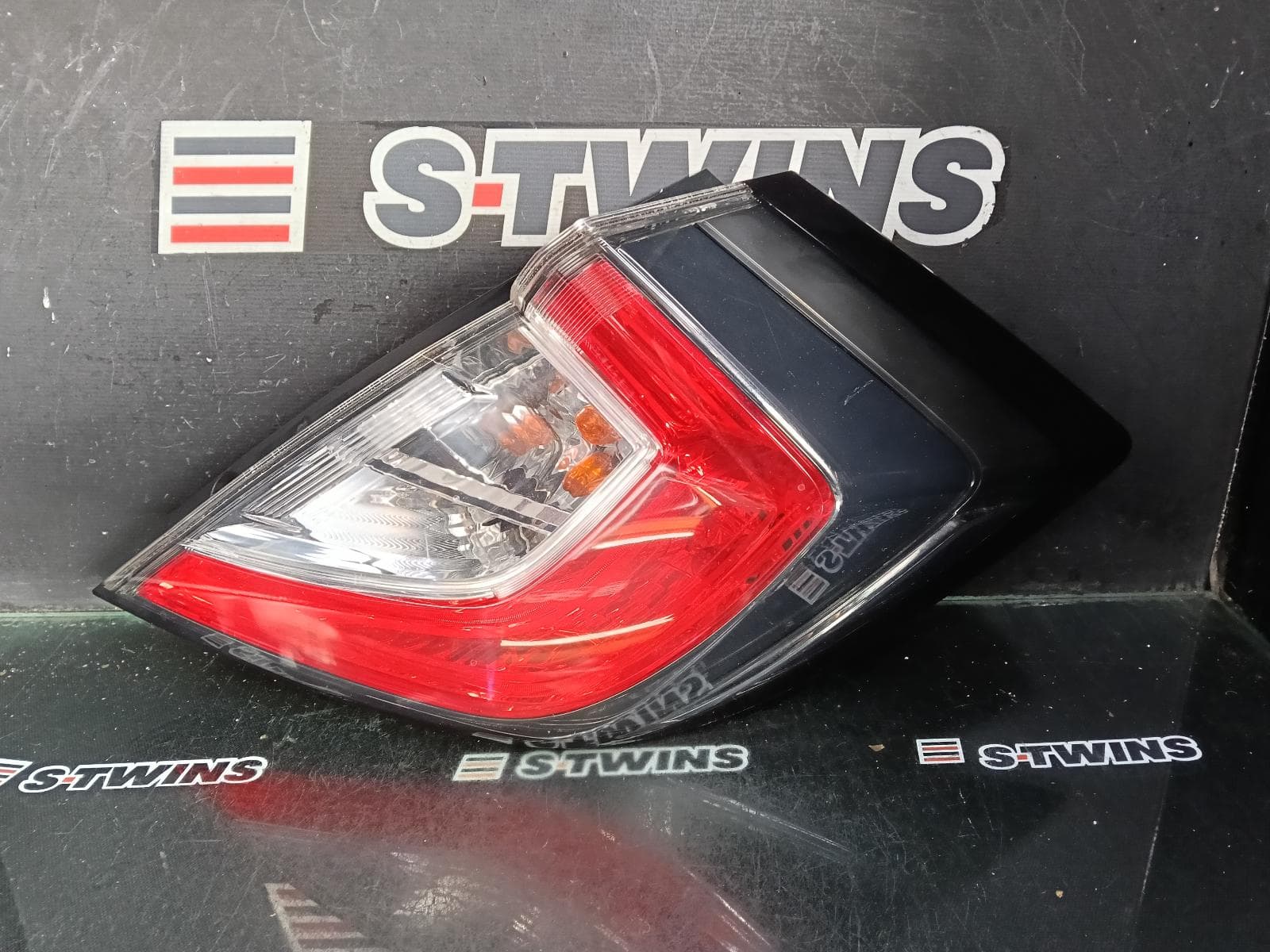 Used auto part listing image: 2017 HONDA CIVIC RIGHT TAILLIGHT IN BODY, HATCH, 10TH GEN, LED TYPE, 02/17-08/21