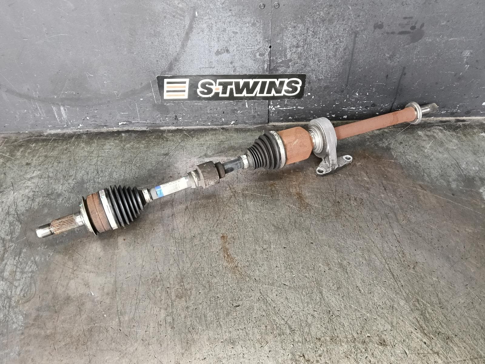 Used auto part listing image: 2017 HONDA CIVIC RIGHT DRIVESHAFT AUTO T/M, PETROL, 1.8, 10TH GEN, 05/16-08/21