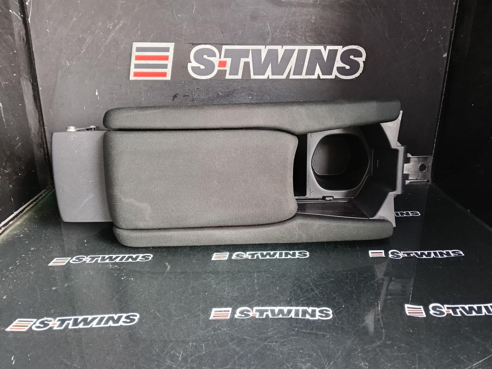 Used auto part listing image: 2017 HONDA CIVIC CONSOLE 10TH GEN, CONSOLE LID ONLY, LEATHER, NON RED STITCHING, 05/16-08/21