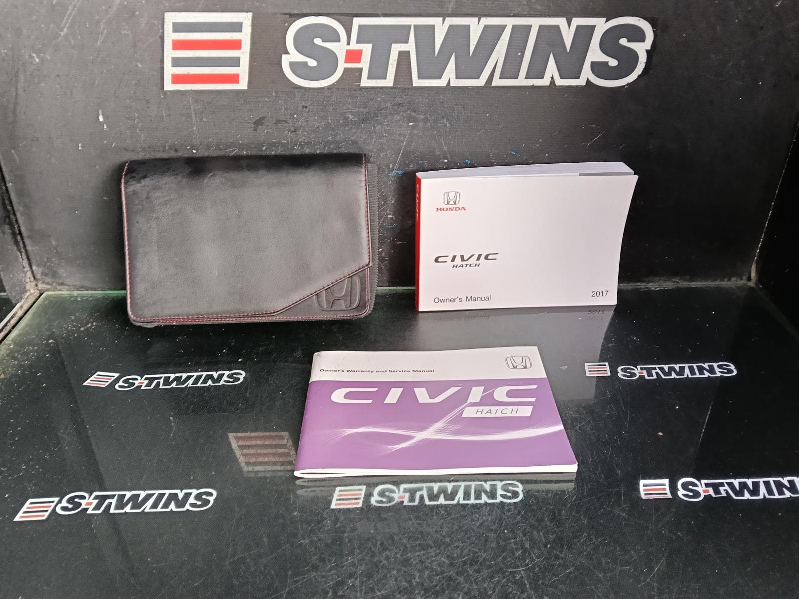 Used auto part listing image: 2017 HONDA CIVIC OWNERS HANDBOOK 10TH GEN, 05/16-08/21