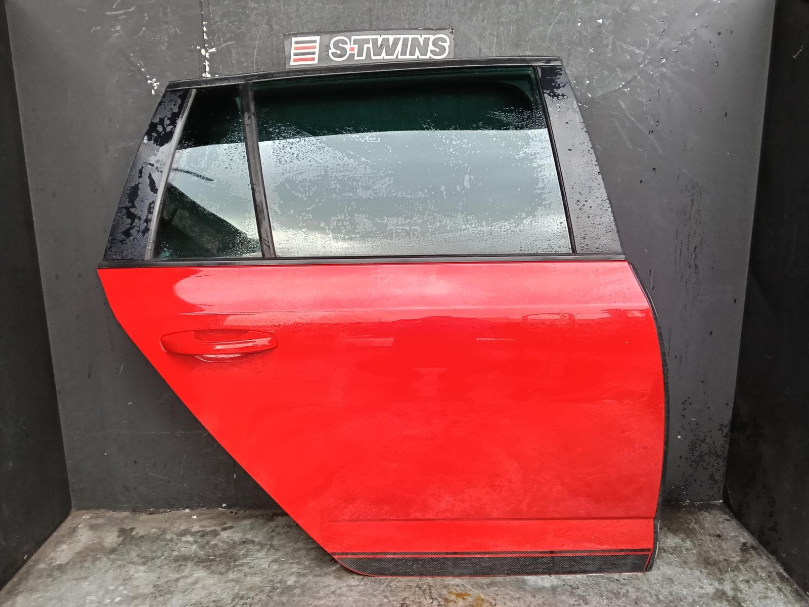 Used auto part listing image: 2017 SKODA OCTAVIA RIGHT REAR DOOR SLIDING NE, WAGON, 09/13-09/20