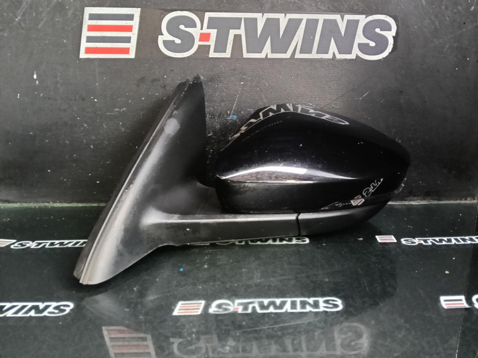 Used auto part listing image: 2017 SKODA OCTAVIA LEFT DOOR MIRROR NE, MANUAL FOLD, NON MEMORY, NON AUTO DIM TYPE (6XD), 09/13-09/20