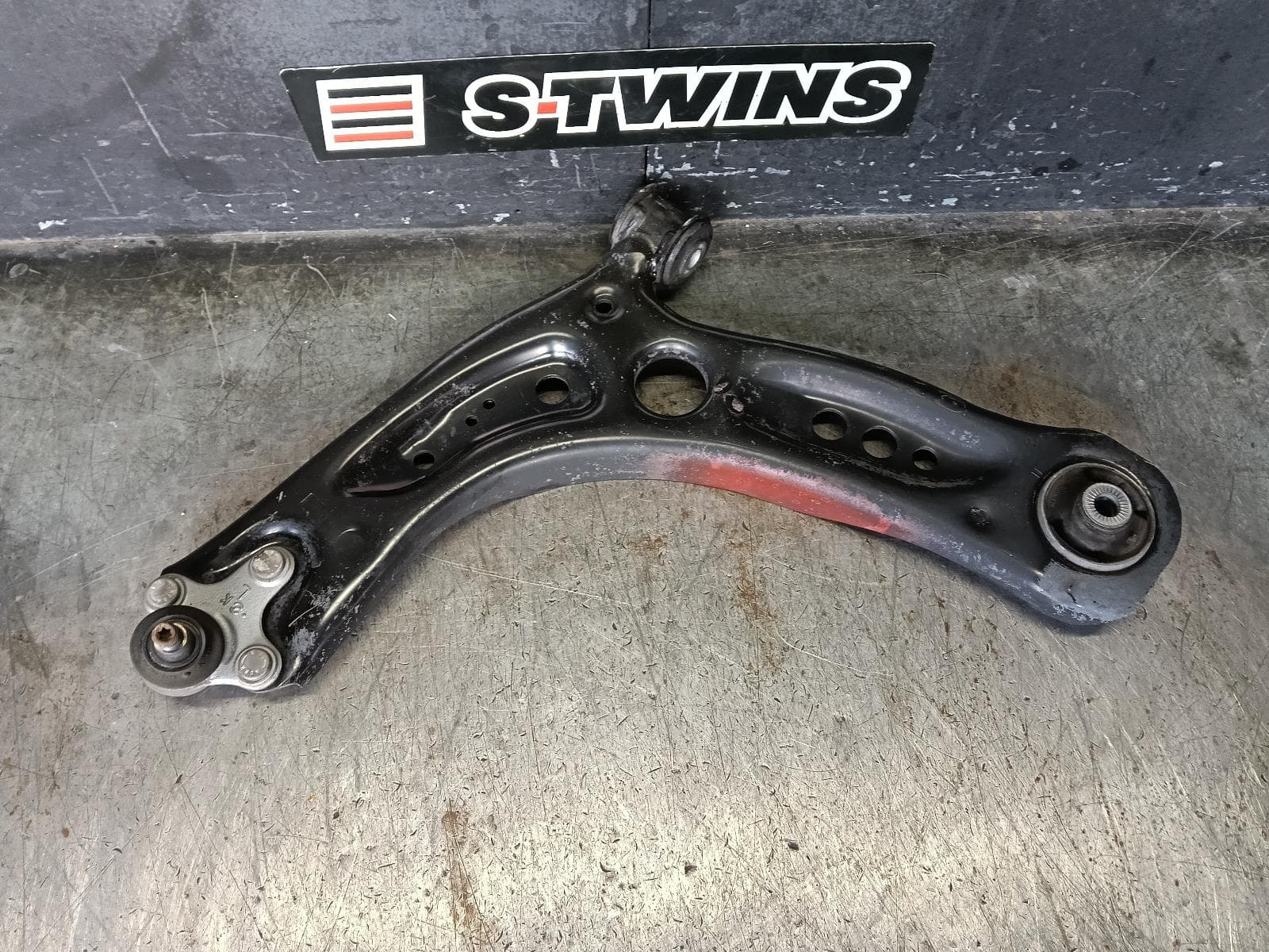 Used auto part listing image: 2017 SKODA OCTAVIA LEFT FRONT LOWER CONTROL ARM NE, 09/13-09/20
