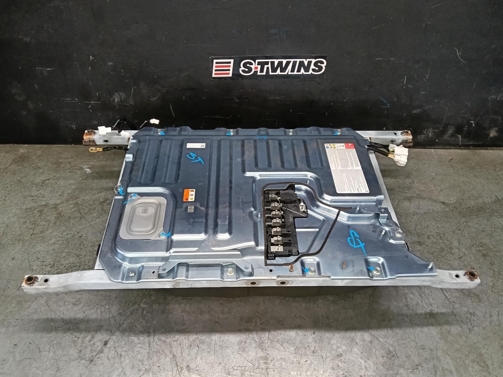 Used auto part listing image: 2022 SUBARU FORESTER HIGH VOLTAGE BATTERY SK, HEV BATTERY (UNDER CARGO FLOOR), 1.1kWh, 08/19-11/24 0000422043