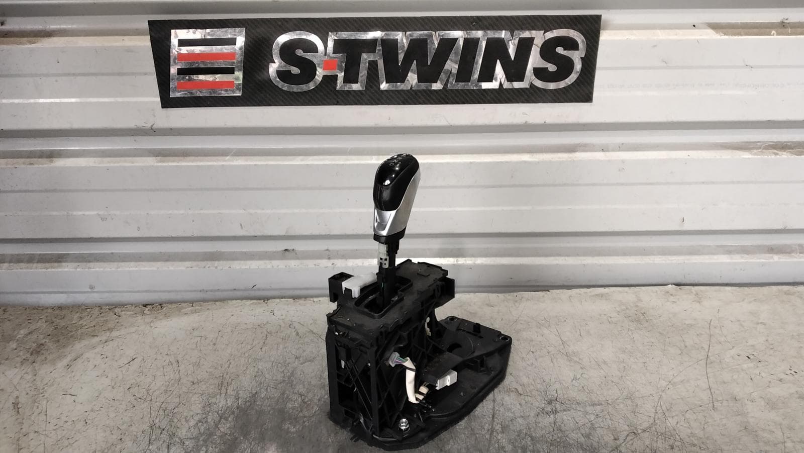 Used auto part listing image: 2021 ISUZU DMAX GEAR STICK SHIFTER AUTO SHIFTER, BLACK W/ SILVER TYPE, RG, 07/20- 0000425533