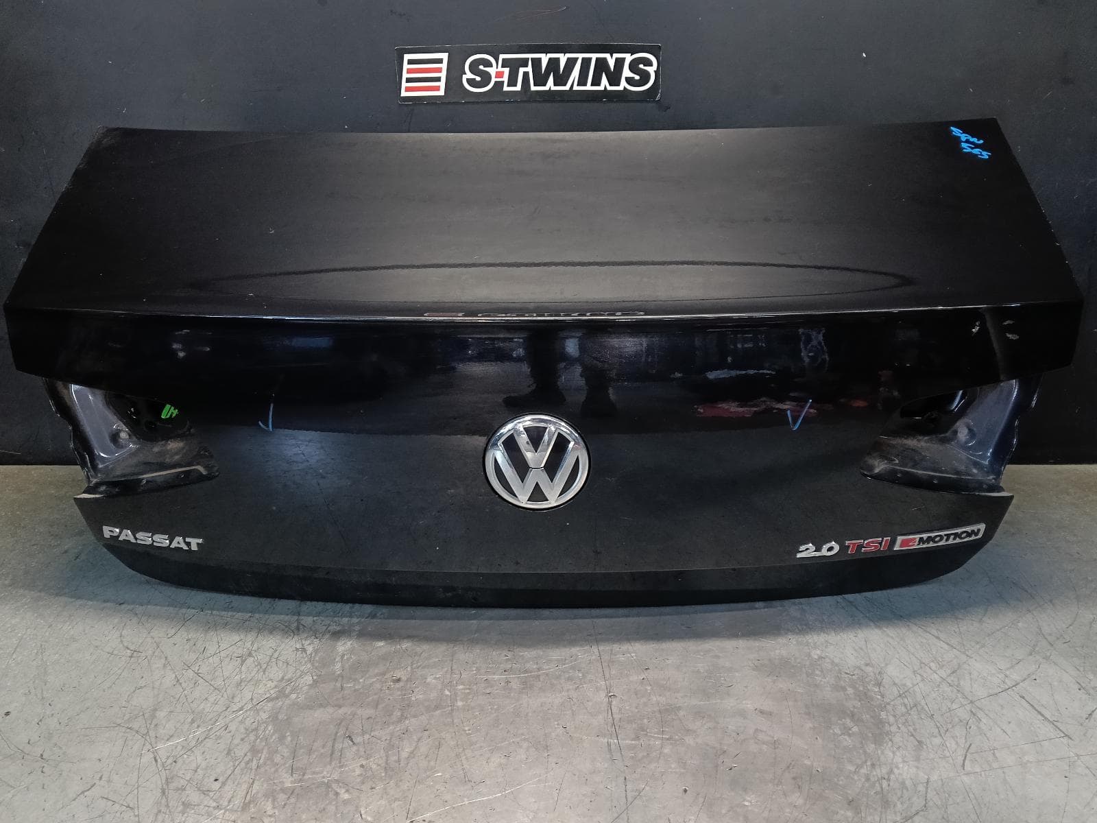 Used auto part listing image: 2017 VOLKSWAGEN PASSAT BOOTLID TAILGATE B8/MK7, SEDAN, 06/15-06/22 0000400734