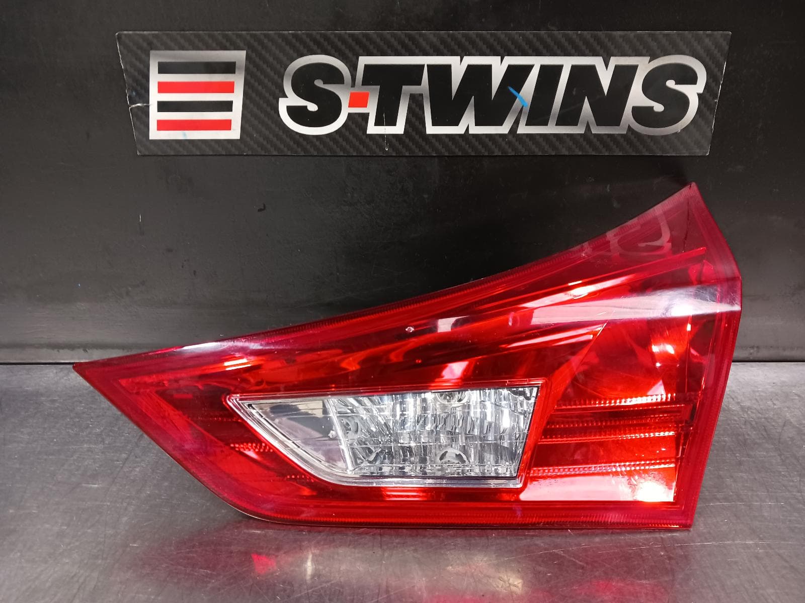 Used auto part listing image: 2014 TOYOTA COROLLA REAR GARNISH TAILGATE LAMP (RH SIDE), ZRE182R, HATCH, 10/12-03/15 0000244101