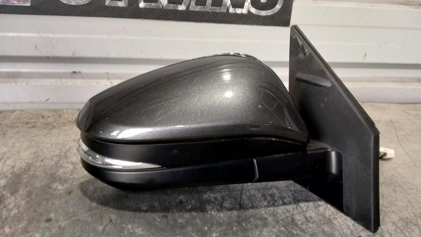 Used auto part listing image: 2013 TOYOTA RAV4 RIGHT DOOR MIRROR XA40/ZSA42R, POWER FOLD, W/ BLINDSPOT TYPE, 12/12-12/18 0000423156